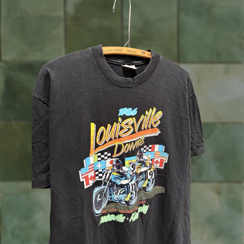 Hanes VINTAGE 1986 Louisville Downs Flat Track Motorcycle Racing Black Tee XL AMA Shirt Mens Size US XL / EU 56 / 4 - 1 Thumbnail