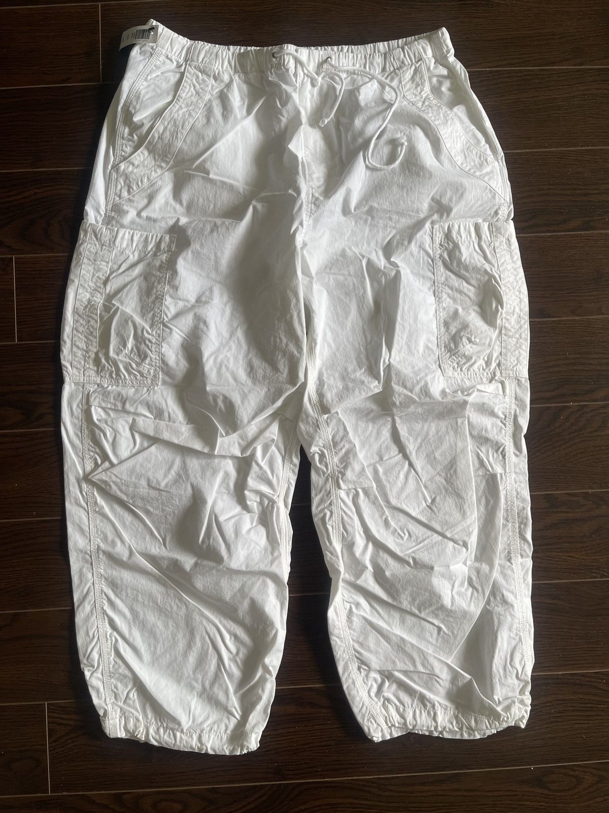 TNA Aritzia TNA Stunt parachute cargo pants Size 34" / US 12 / IT 48 - 1 Thumbnail