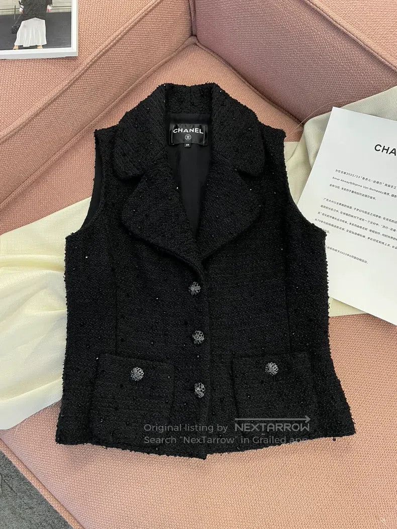 Chanel Chanel 23K black tweed sequin knitted lapel vest jacket Size XS / US 0-2 / IT 36-38 - 1 Thumbnail