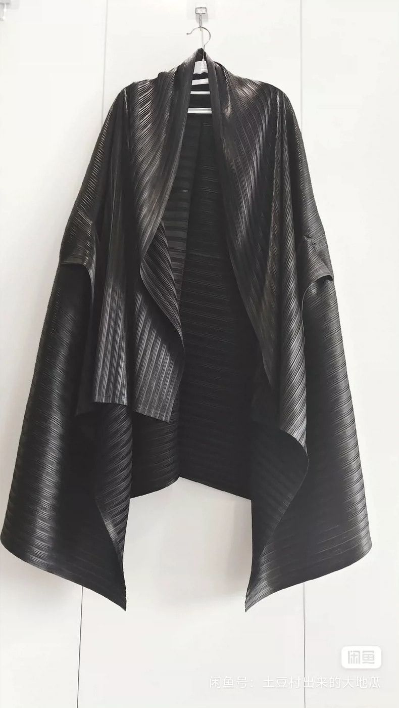 Issey Miyake Issey Miyake size:one size Black horizontal striped grand Size XS / US 0-2 / IT 36-38 - 1 Thumbnail