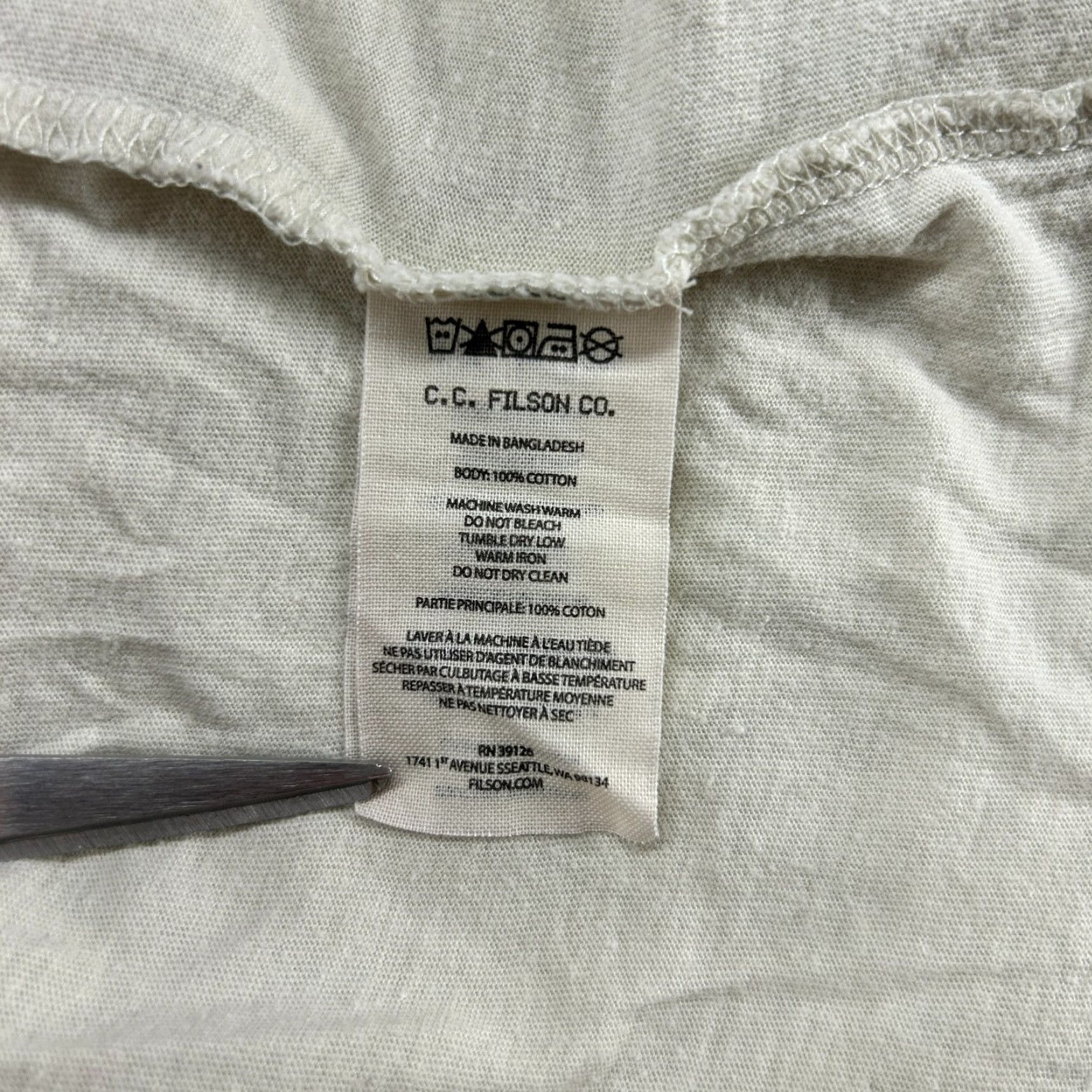 Filson Filson Shirt Mens L White Logo Band 90s USA Cotton Polyester T-Shirt Short Sleeve Crew Neck Men Regular Vintage: No (ignore) Size US L / EU 52-54 / 3 - 3 Thumbnail