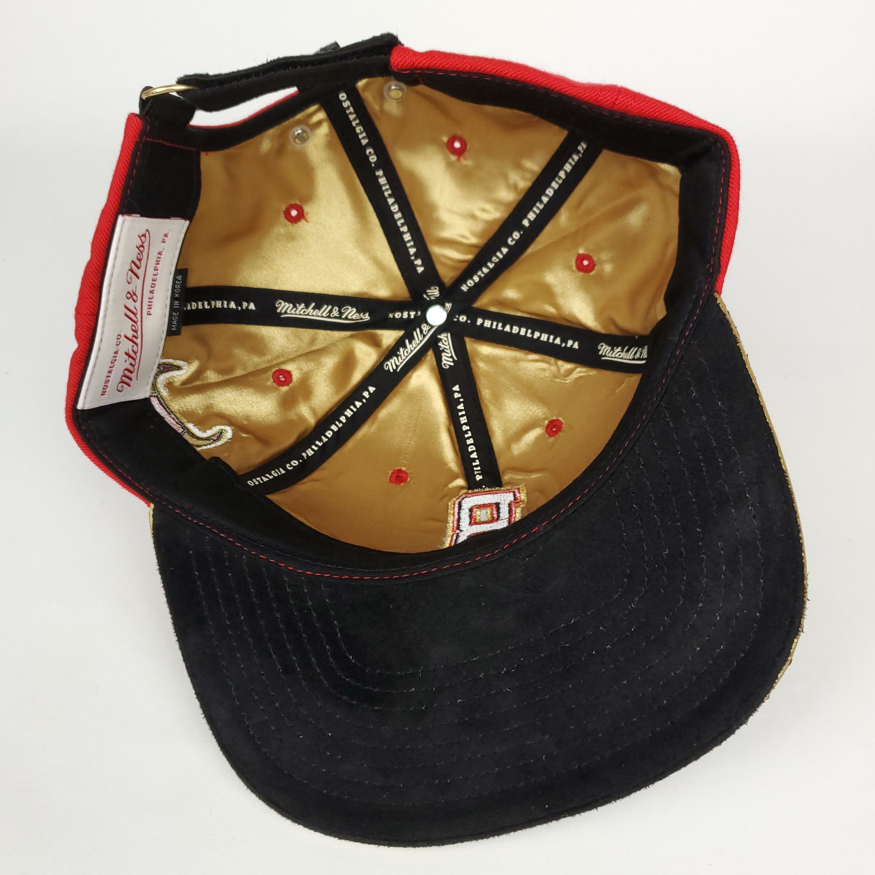 Mitchell & Ness Chicago Bulls Carp Skin Bill Strapback Hat Size ONE SIZE - 8 Thumbnail