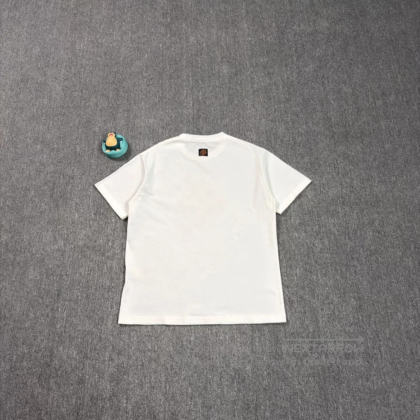 Louis Vuitton LV 2025 Triple Flower Beaded Logo White Tee. Size US M / EU 48-50 / 2 - 2 Thumbnail