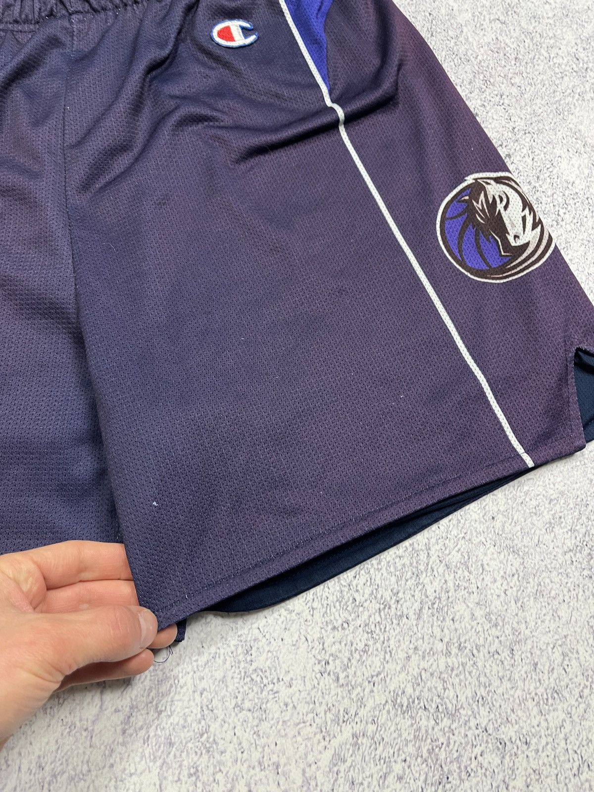 Champion × NBA × Vintage Vintage Dallas Mavericks 2004-10 Champion NBA Shorts Away Size US 32 / EU 48 - 5 Thumbnail