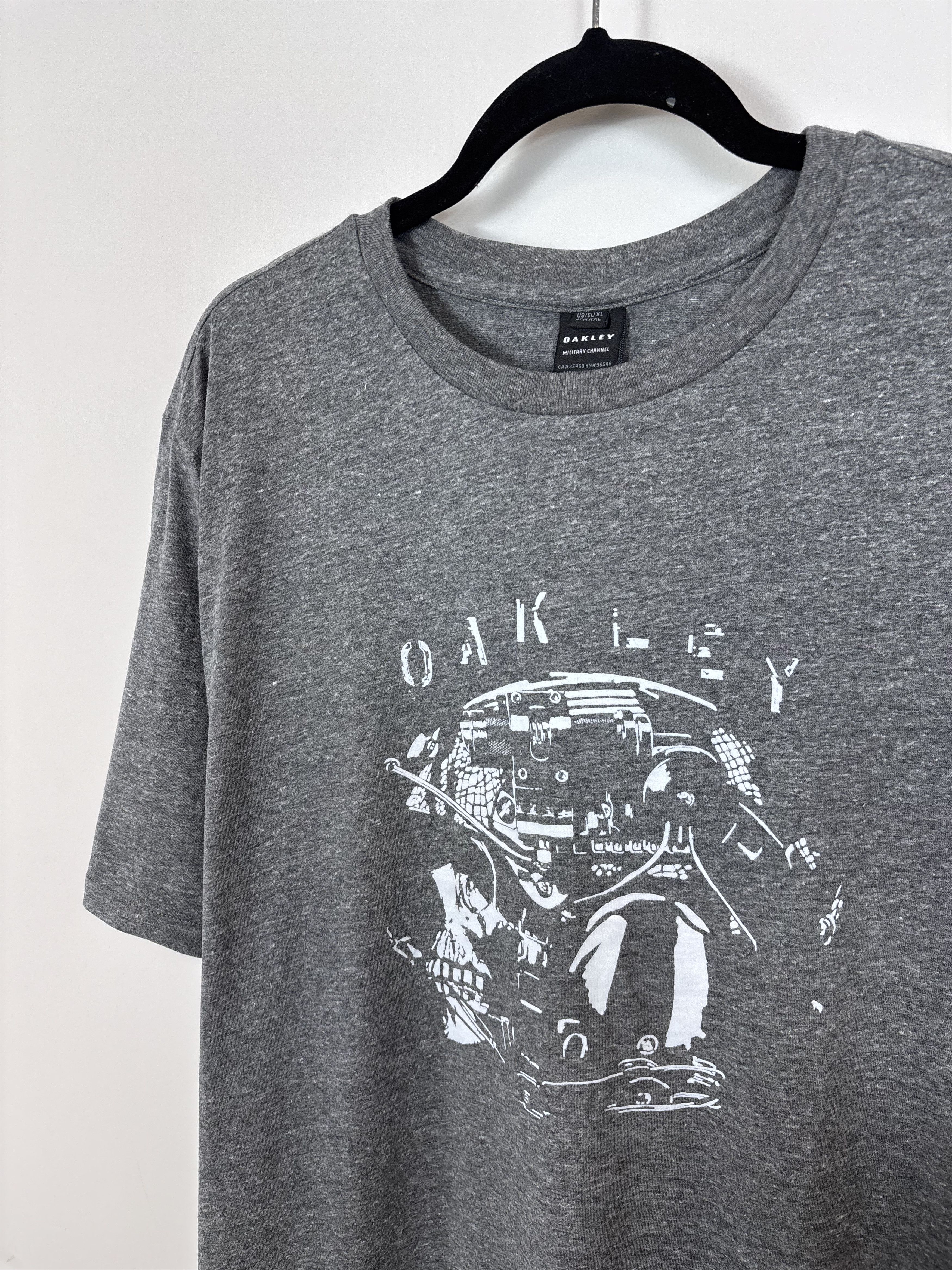 Oakley Oakley Military Channel NWT Men’s Athletic Heather Grey Tee Size US XL / EU 56 / 4 - 7 Thumbnail
