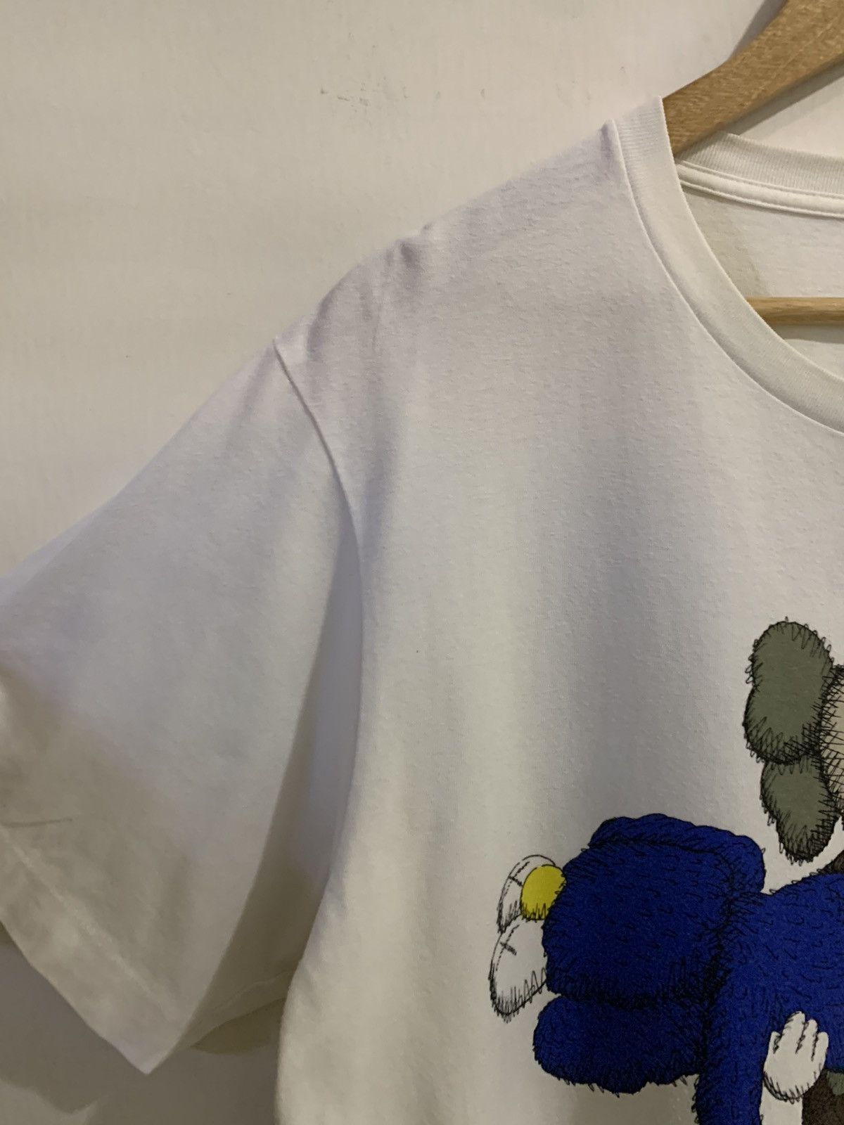 Uniqlo Uniqlo Kaws Tee Size US XL / EU 56 / 4 - 6 Thumbnail