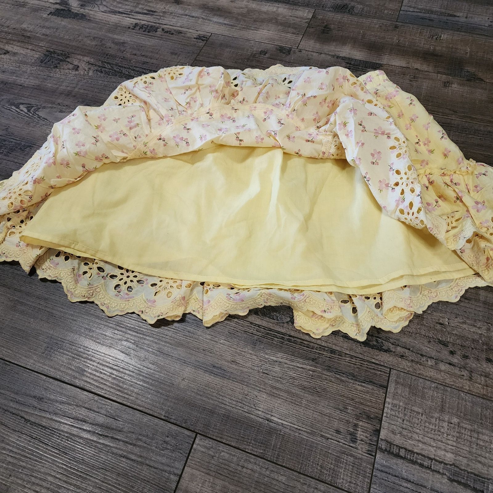 Aeropostale Aeropostale Yellow skirt with pink floral Size L flowy 2510 Size 28" / US 6 / IT 42 - 2 Thumbnail