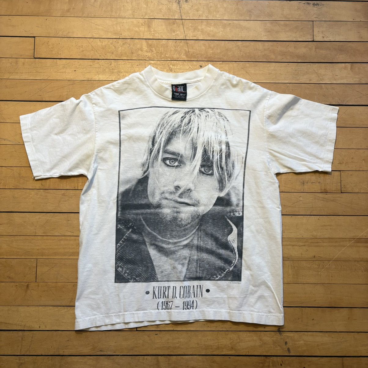 Vintage Vintage Kurt Cobain memorial t-shirt Giant tag | Grailed