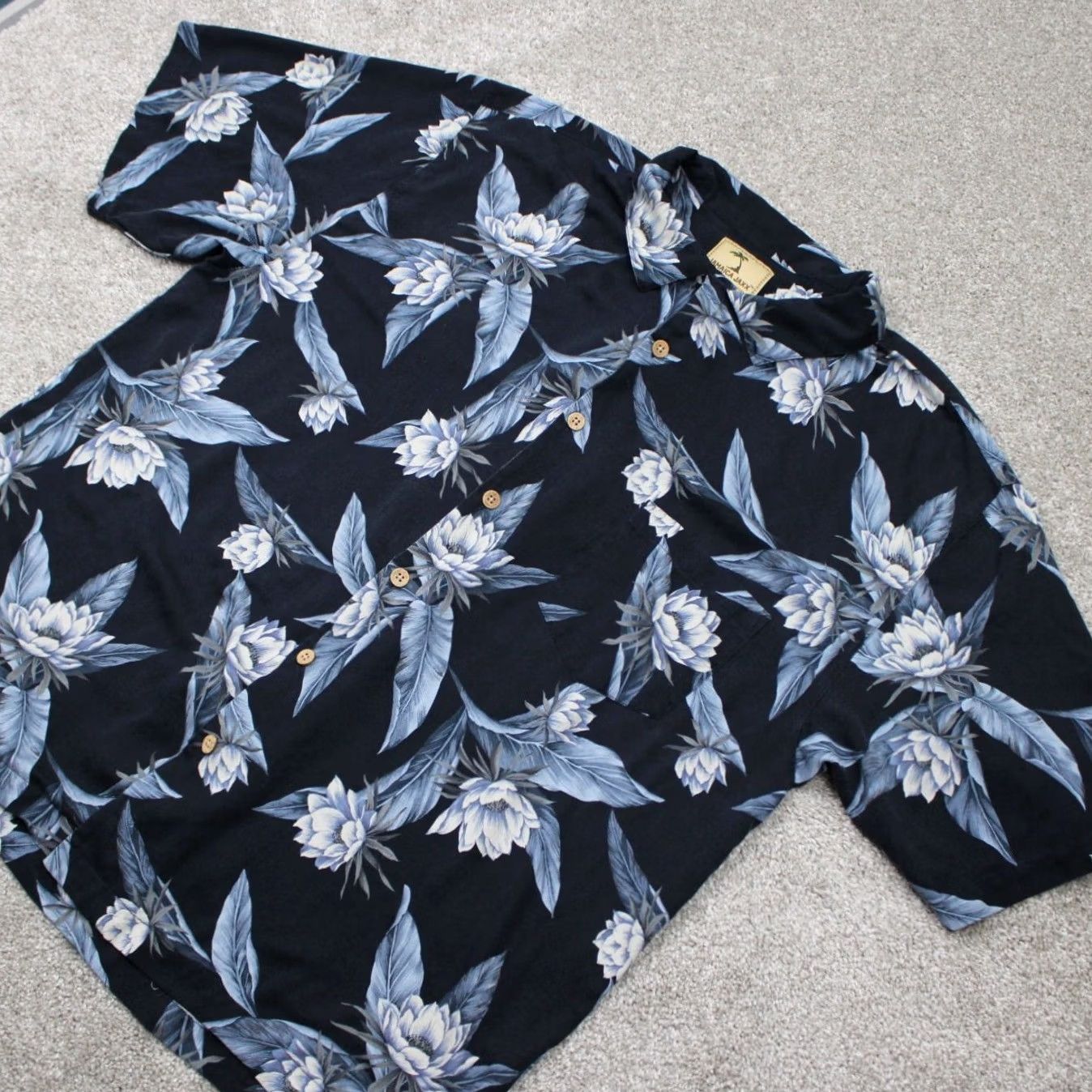 Vintage Jamaica Jaxx Silk Button-Up Floral Camp Shirt Men 2XL Blue S/S Collared Casual/Party/Cocktail All Seasons Shirt Mens 2XL Blue Floral Silk Button-Up Size US XXL / EU 58 / 5 - 3 Thumbnail