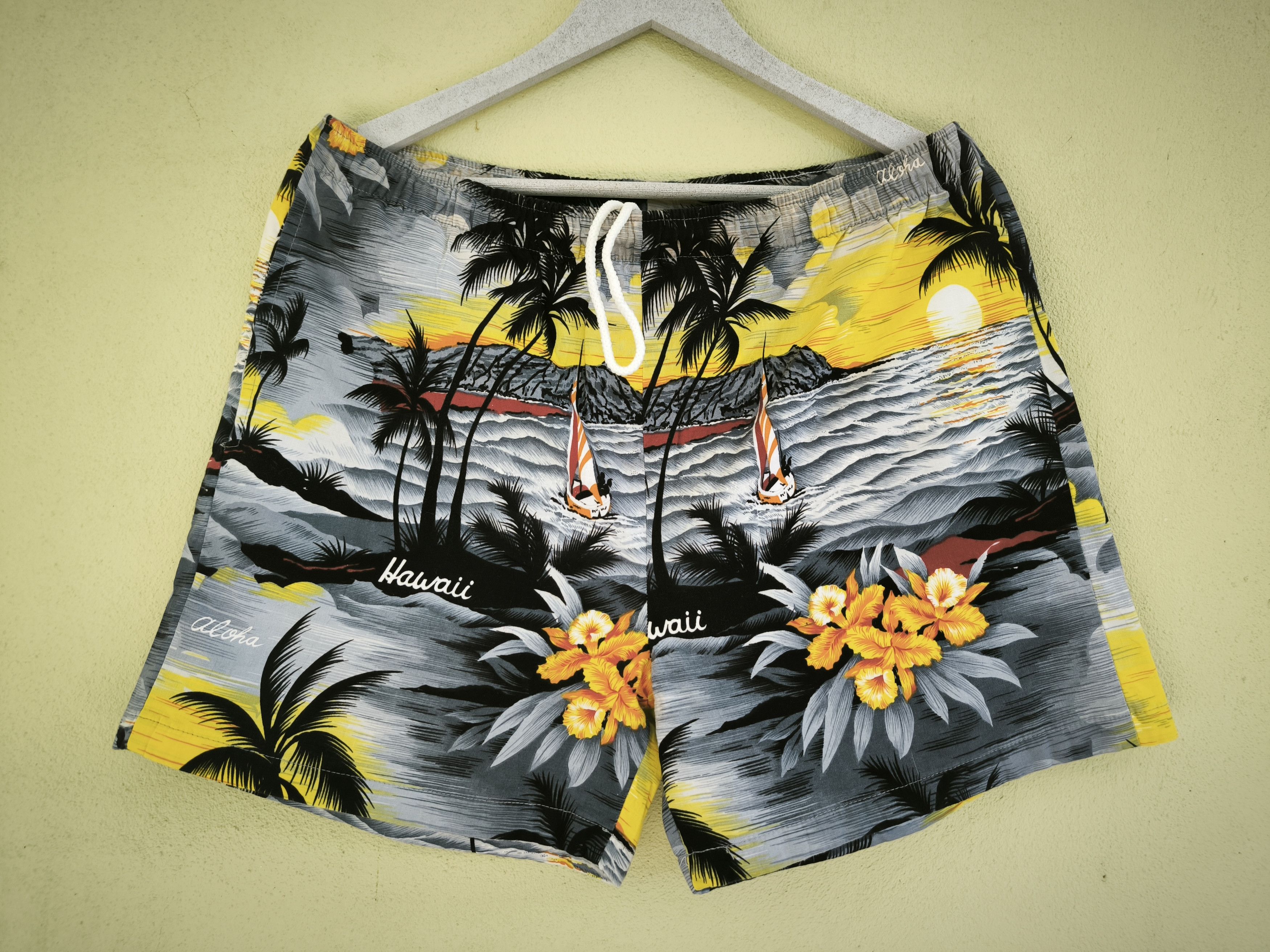 Vintage Vintage Hawaiian short pants Size US 32 / EU 48 - 1 Thumbnail
