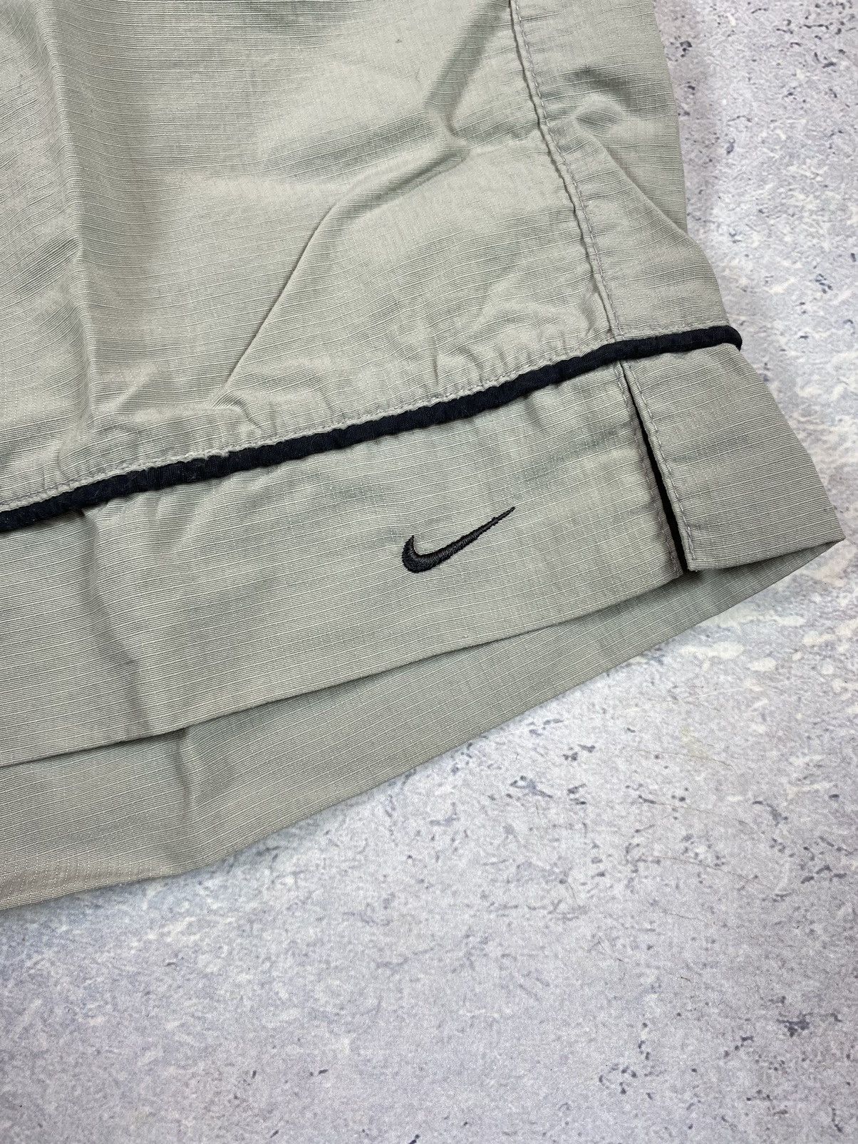 Nike × Vintage Vintage Nike Men’s Grey Shorts With Mini Logo Size Large Size US 34 / EU 50 - 3 Thumbnail