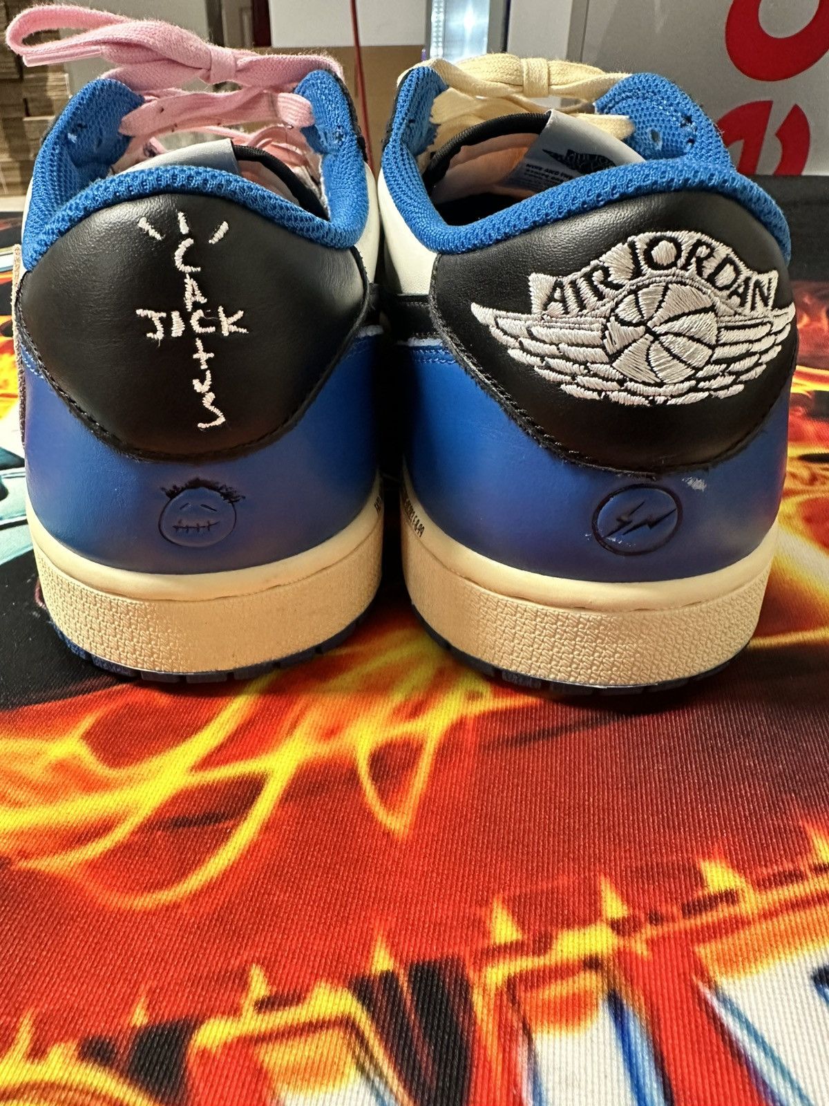 Nike × Travis Scott Travis scott low fragments Size US 11 / EU 44 - 4 Thumbnail