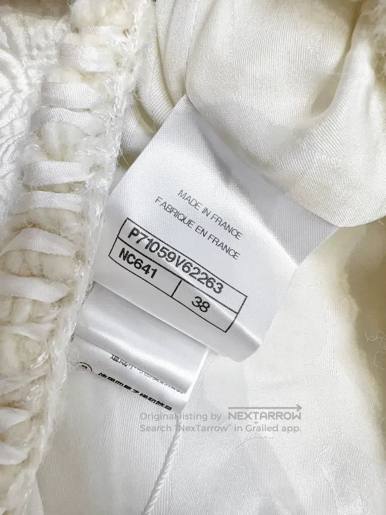 Chanel Chanel 21A Castle Series White Moonlight Relief Logo Four- Size XS / US 0-2 / IT 36-38 - 4 Thumbnail