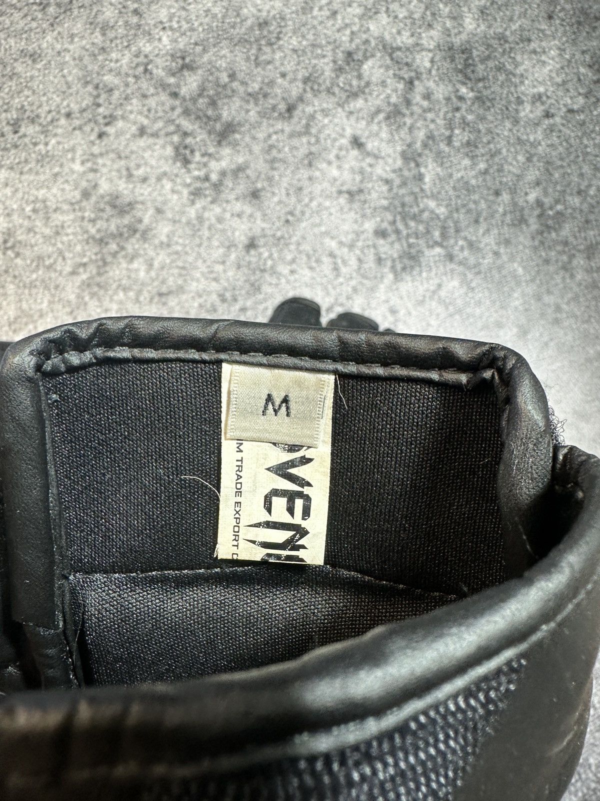 Other MMA Venum Gloves Logo Sportswear Rare Casual Boxer M Size ONE SIZE - 3 Thumbnail