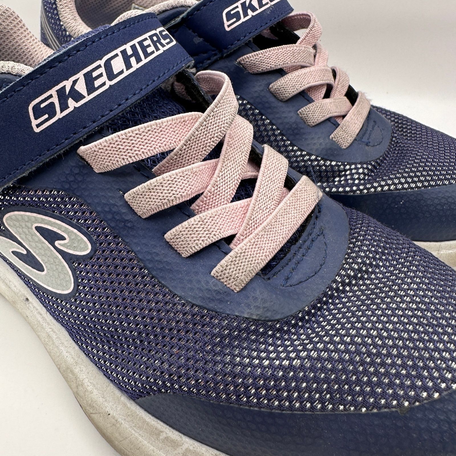 SKECHERS SKECHERS Kids size 4 Blue/Pink Running Shoes Size US 4 / IT 34 - 3 Thumbnail