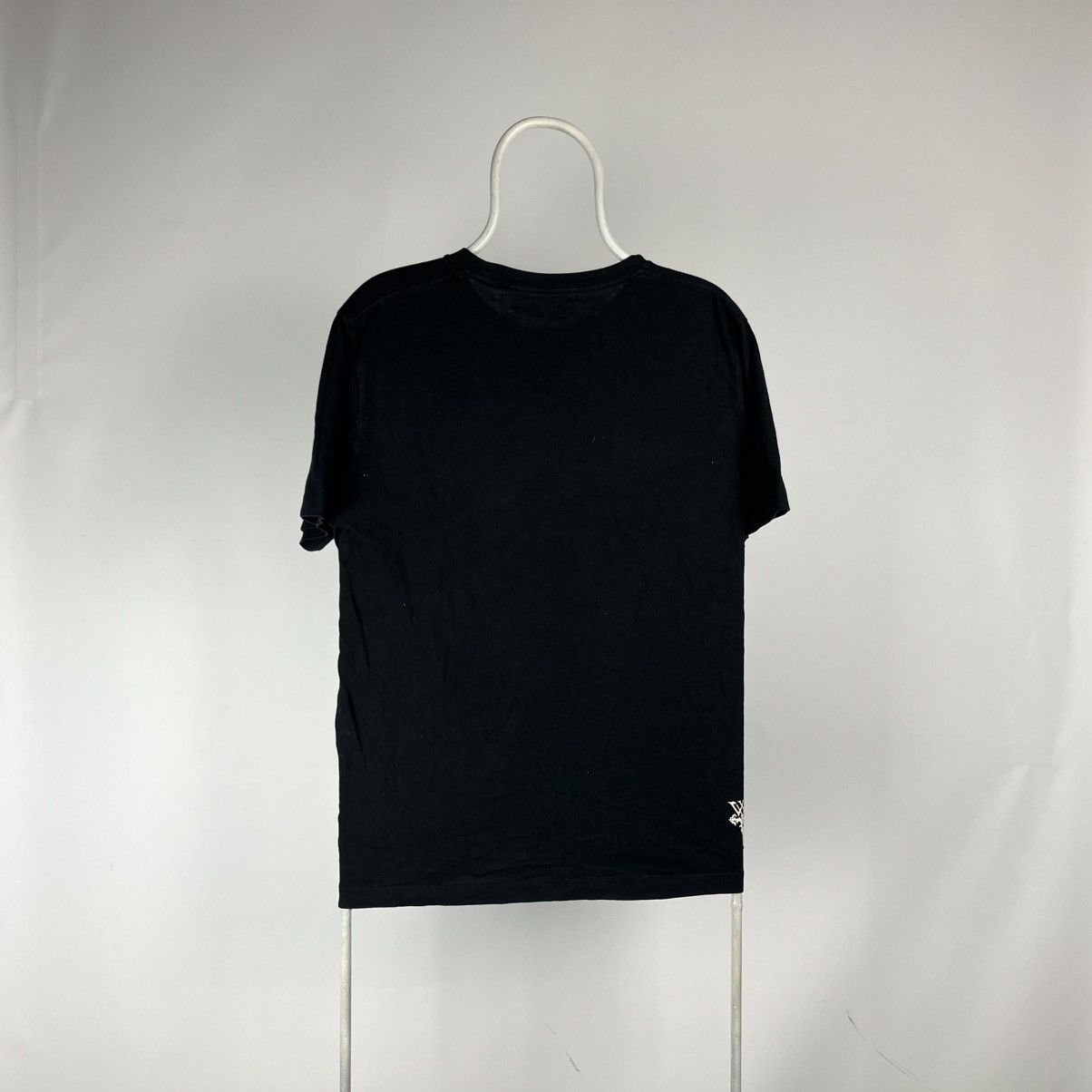 Uniqlo Uniqlo Final Fantasy 35th anniversary Tshirt size Medium Size US M / EU 48-50 / 2 - 2 Thumbnail