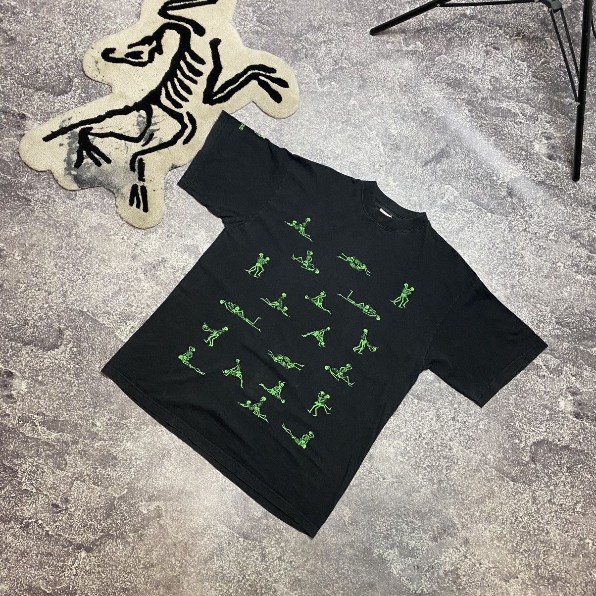 Vintage Vintage Skeleton Sex Bone in Love 90’s Humor tee Size US L / EU 52-54 / 3 - 1 Thumbnail