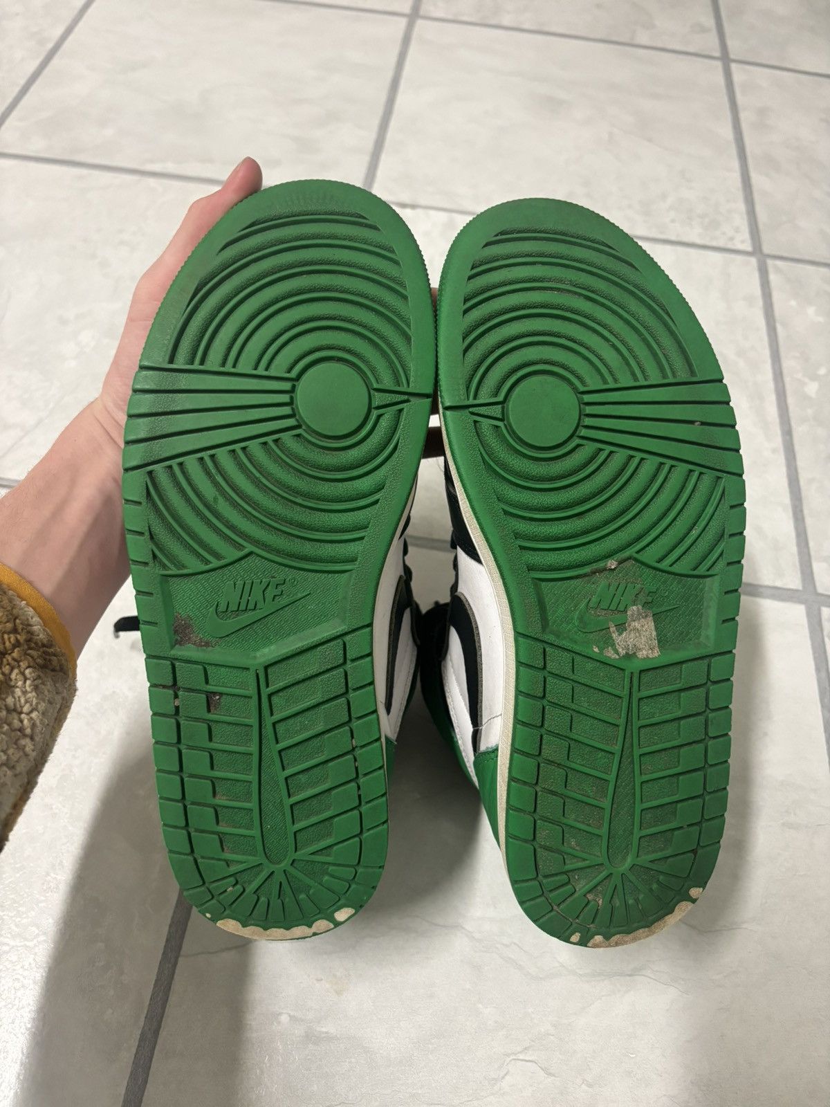 Nike Jordan 1 retro high og “lucky green” Size US 9.5 / EU 42-43 - 8 Thumbnail