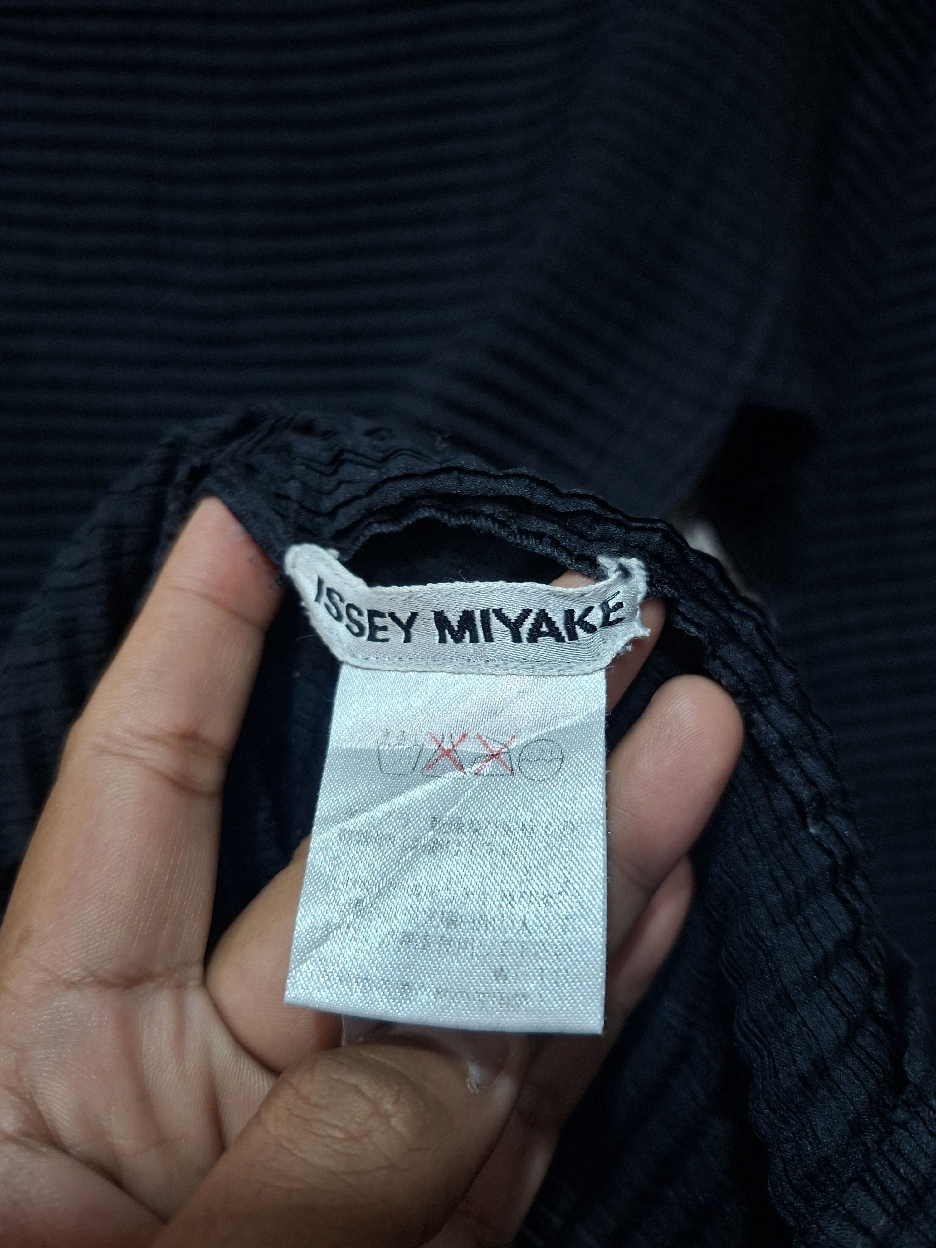 Issey Miyake ISSEY MIYAKE HIGH NECK PLEATED LONGSLEEVE Size M / US 6-8 / IT 42-44 - 5 Thumbnail