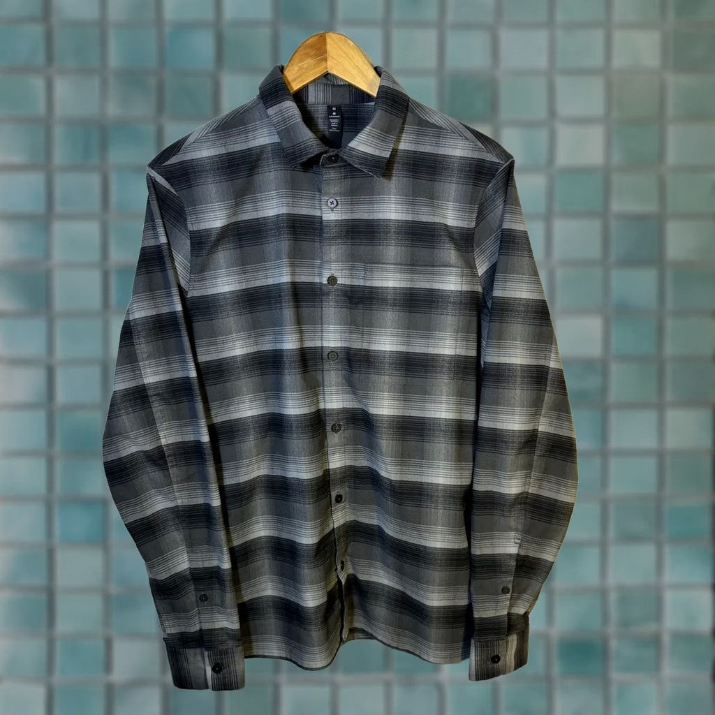 Lululemon Lululemon Mason Peak Long Sleeve Flannel Shirt Mens M Grey Black Plaid Button-Up Pocket Zipper Moisture Wicking Quick Dry Casual Outdoor Pastel? Size US M / EU 48-50 / 2 - 1 Thumbnail