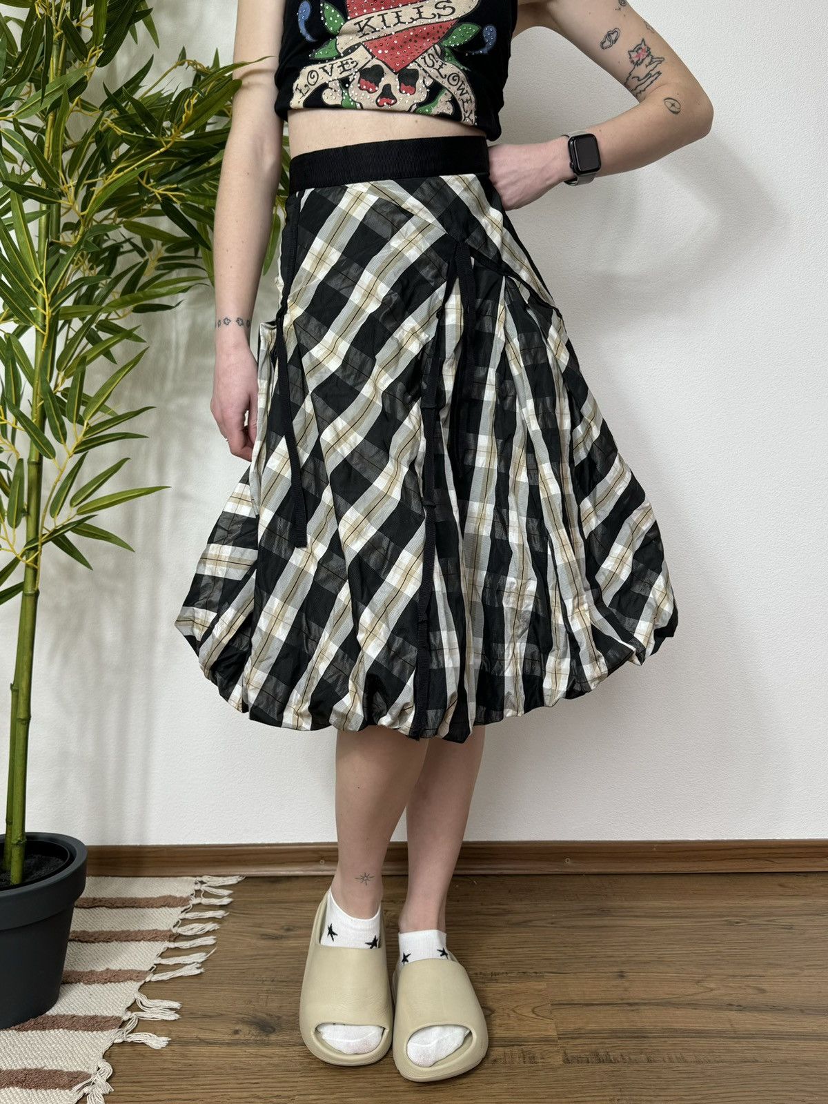 Vintage VERA MONT AVANT GARDE Y2K BLOWN NYLON BONDAGE SKIRT Size 28" / US 6 / IT 42 - 8 Thumbnail