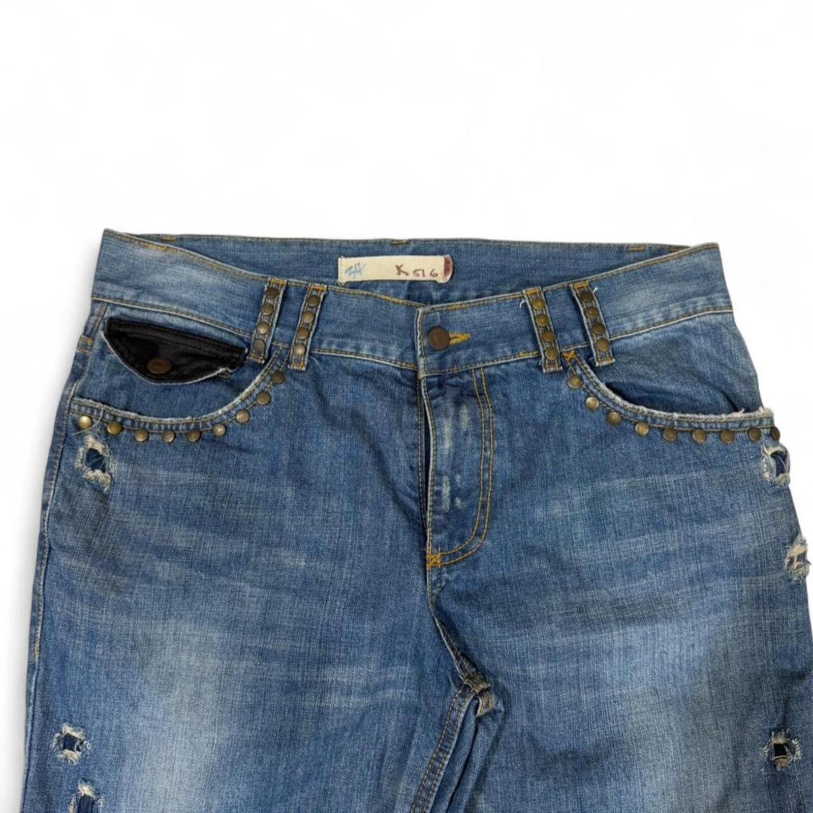True Religion Distressed flap pockets blue denim jeans with studs Size 32" / US 10 / IT 46 - 4 Thumbnail