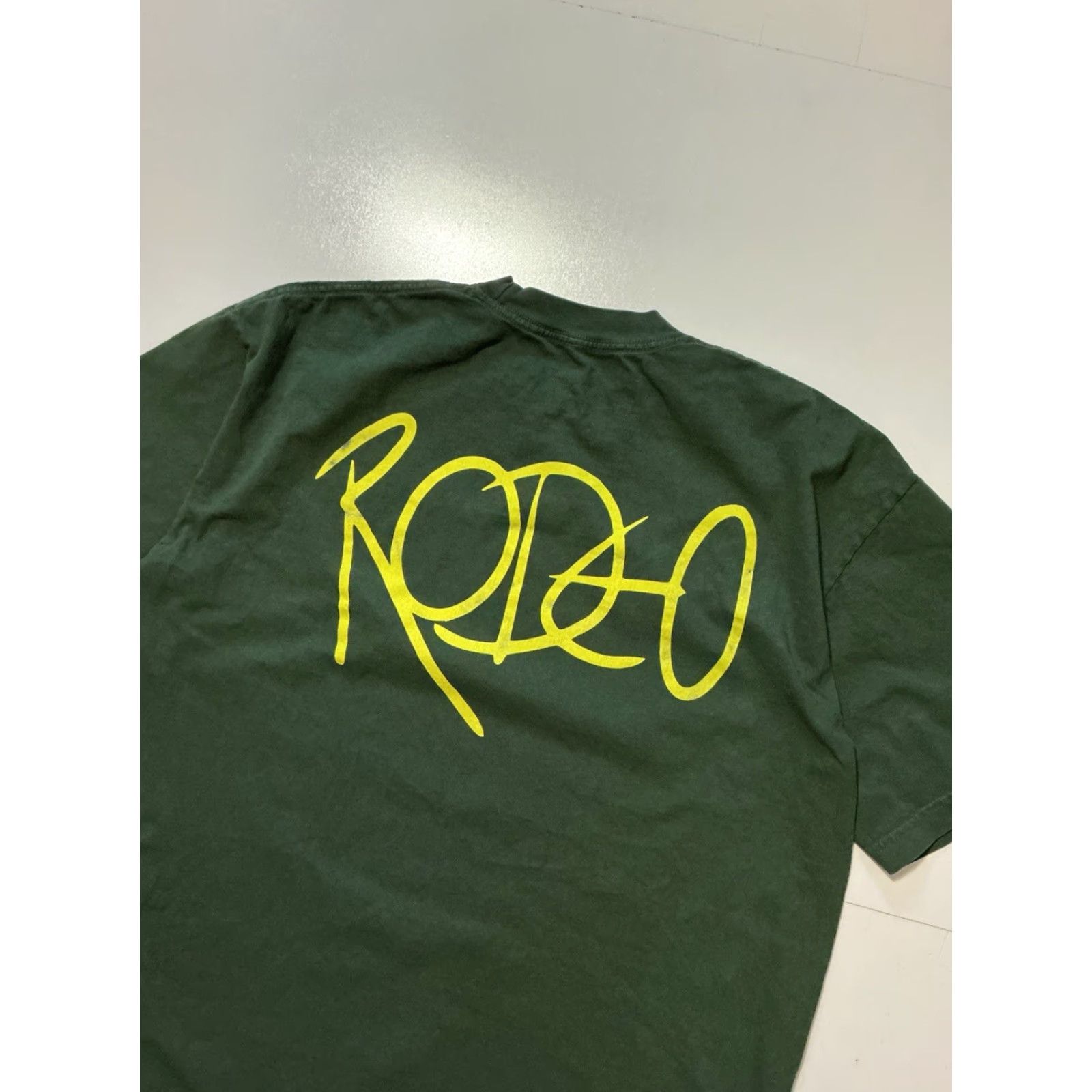 Vintage VINTAGE Rodeo California Graphic Crewneck T-Shirt Green Yellow Sz. L Mens Size US L / EU 52-54 / 3 - 5 Thumbnail