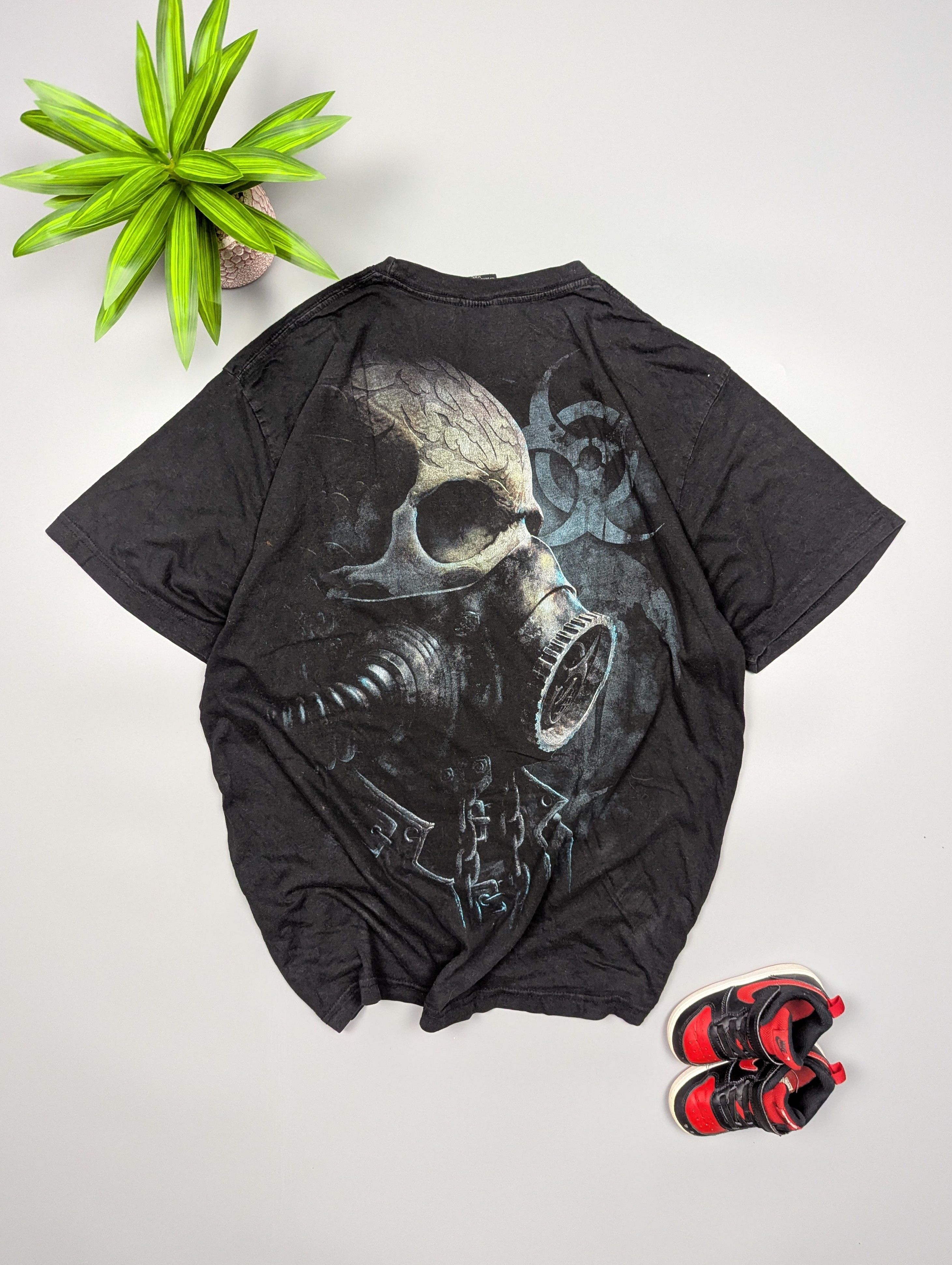 Band Tees Y2K Spiral Skull Gas Mask T-Shirt Grunge Retro Vintage Tee Size US XXL / EU 58 / 5 - 6 Thumbnail