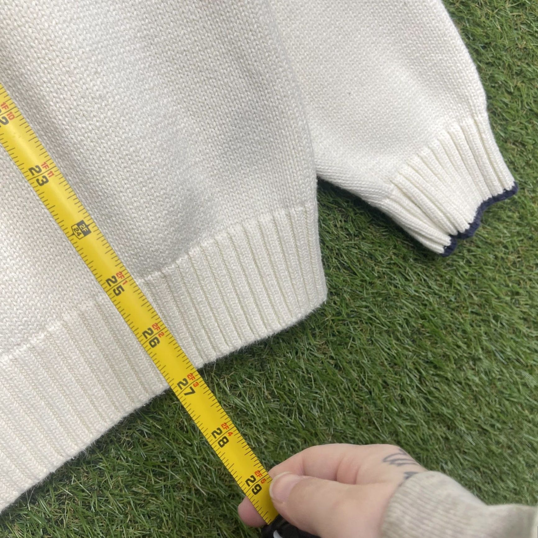 Tommy Hilfiger VINTAGE Tommy Hilfiger Sweater Mens S White Flag Logo Knit Pullover Crewneck Graphic Size US S / EU 44-46 / 1 - 4 Thumbnail