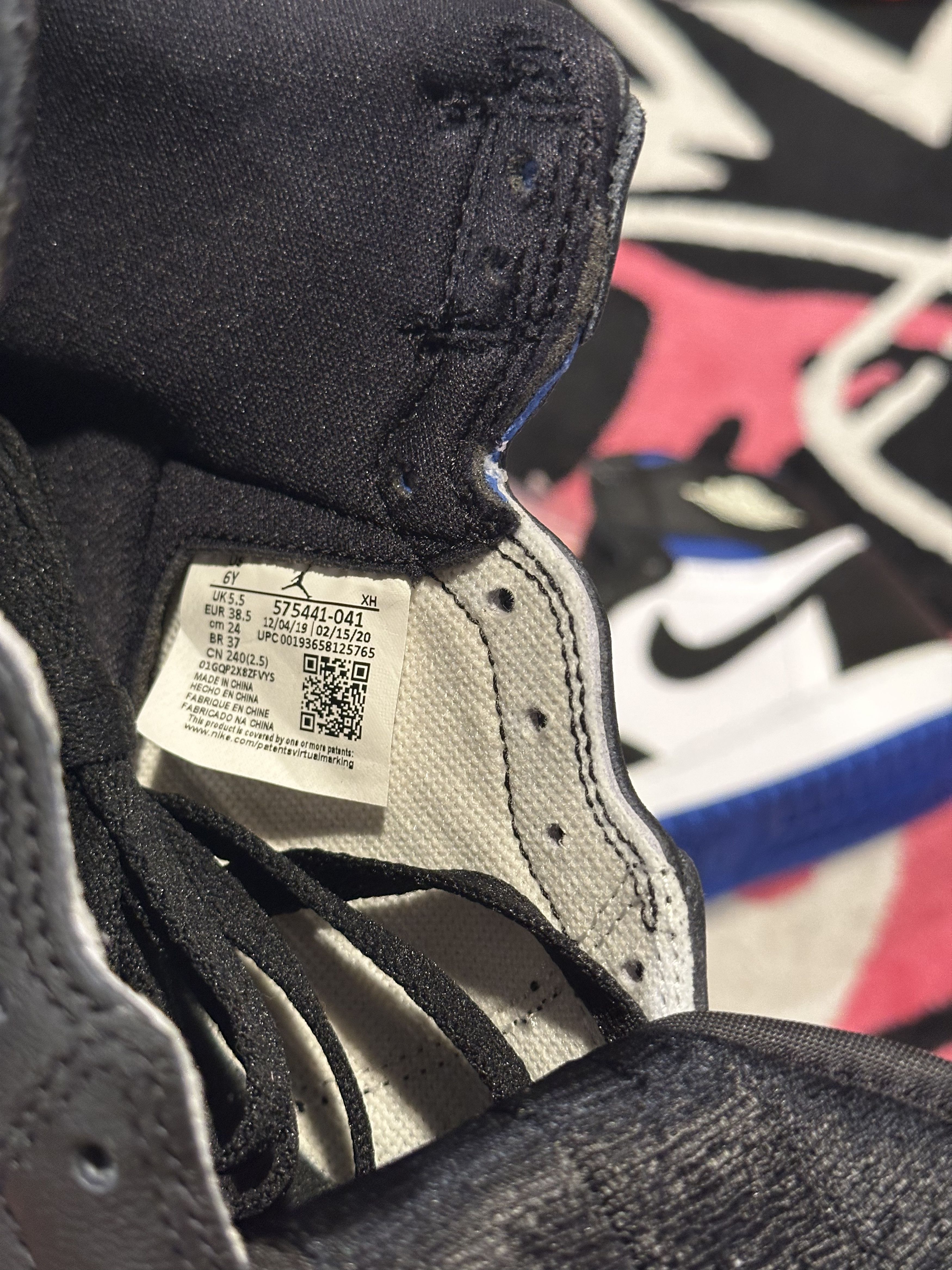 Jordan Brand × Nike Jordan 1 Retro High Royal Toe 6 (GS) Size US 6 / EU 39 - 8 Thumbnail
