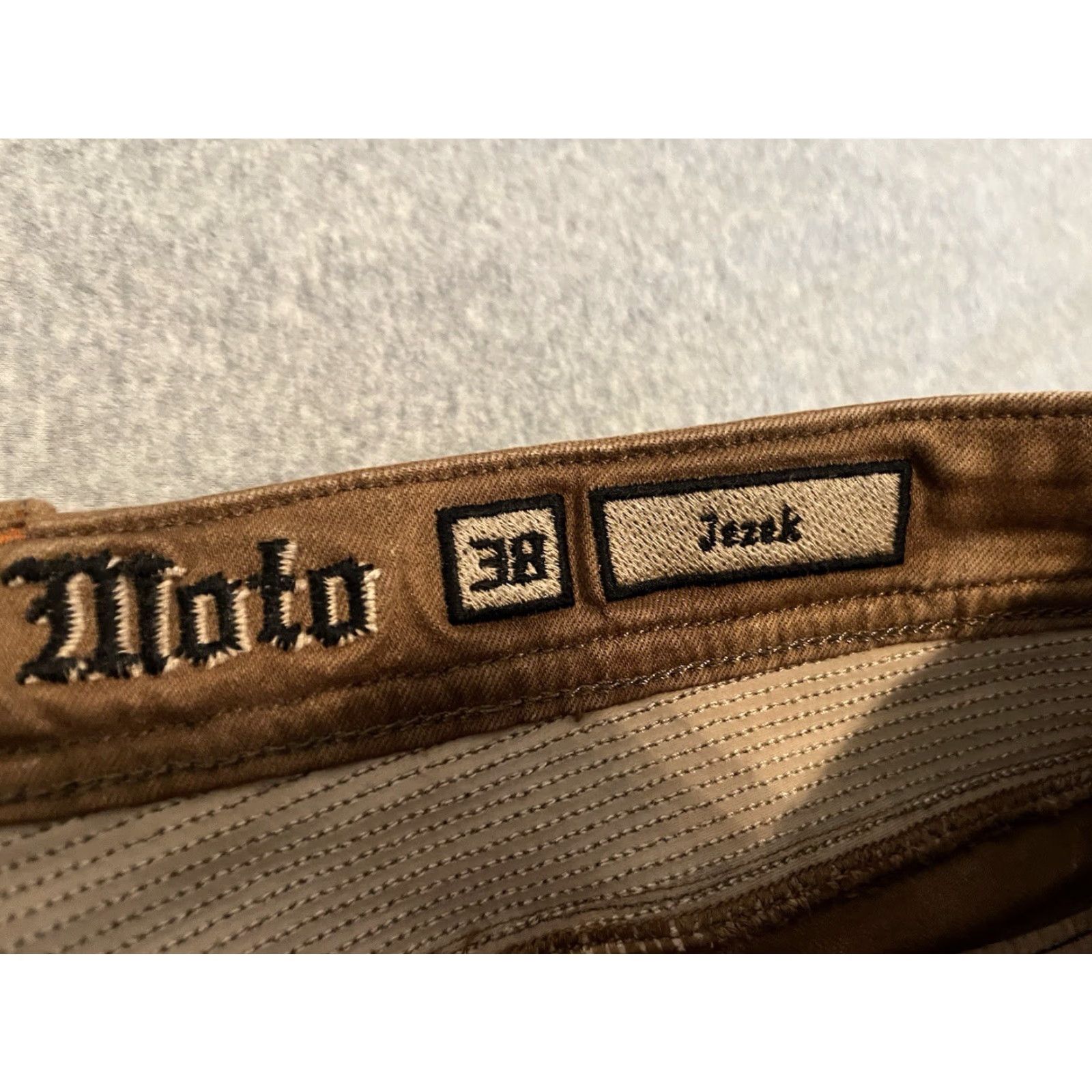 Vintage Rock Revival Jeans Distressed Gold Mens 38x33 NWT Moto Jezek Denim Biker Cotton/Elastane Jeans Mens Distressed Gold 38x33 NWT Size US 38 / EU 54 - 2 Thumbnail