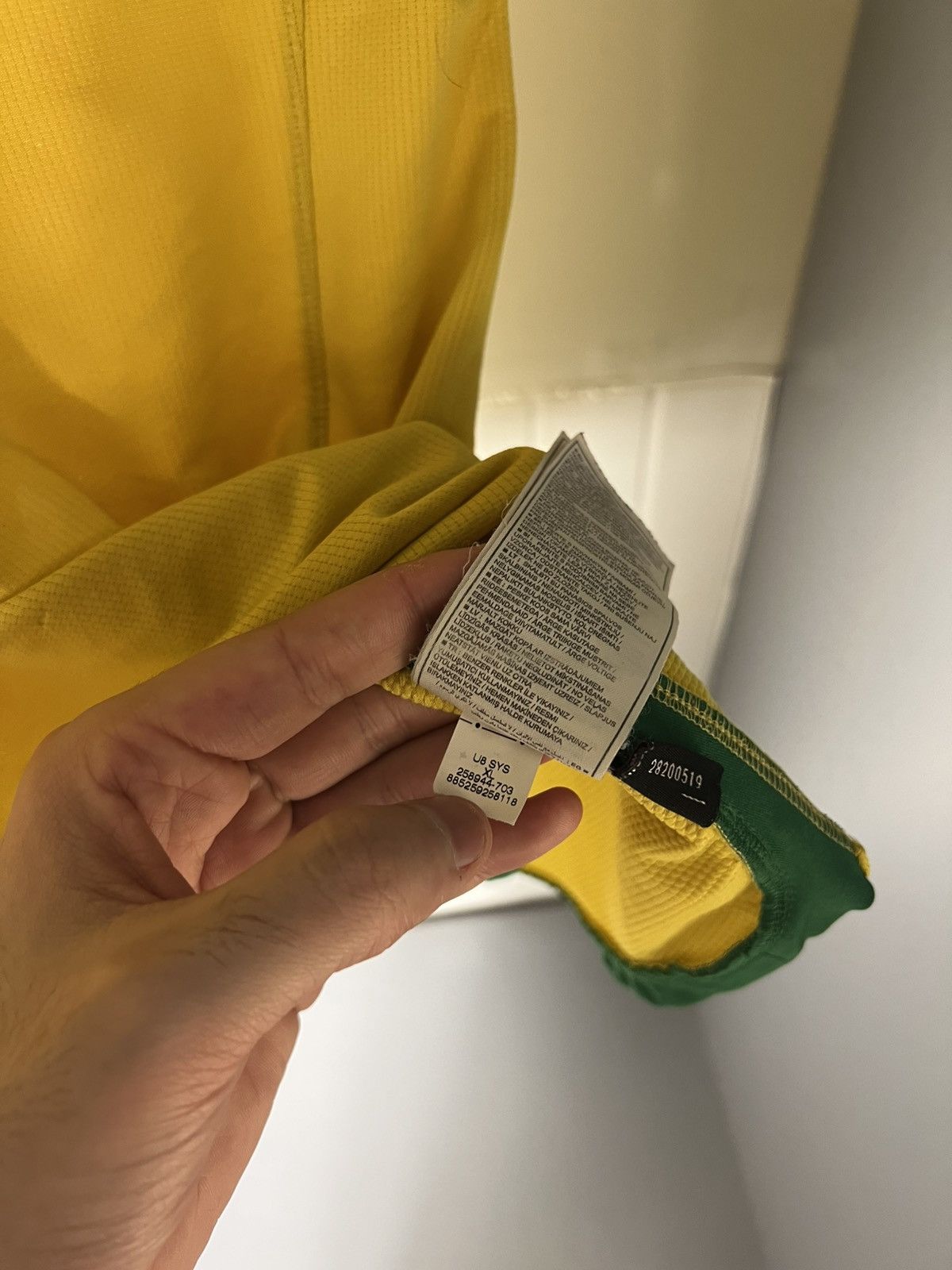 Nike VINTAGE NIKE BRAZIL RETRO SOCCER JERSEY BLOKECORE Y2K 90s Size US S / EU 44-46 / 1 - 12 Thumbnail