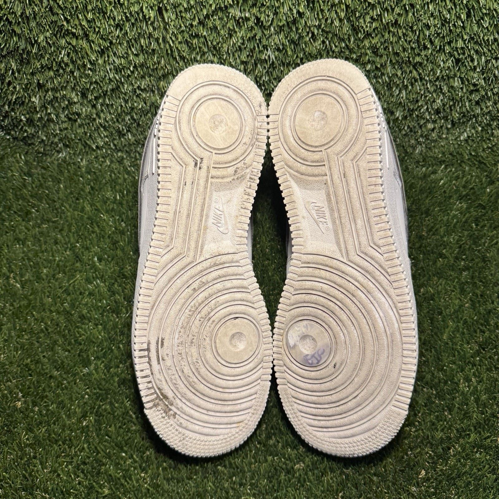 Nike Size 8.5 - Nike Air Force 1 '07 White Metallic Silver W Size US 8.5 / IT 38.5 - 5 Thumbnail