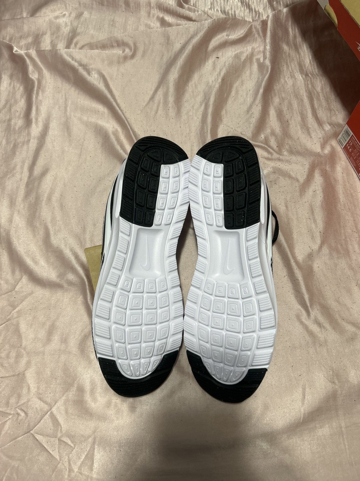 Nike Nike Air Max Axis Size US 13 / EU 46 - 3 Thumbnail
