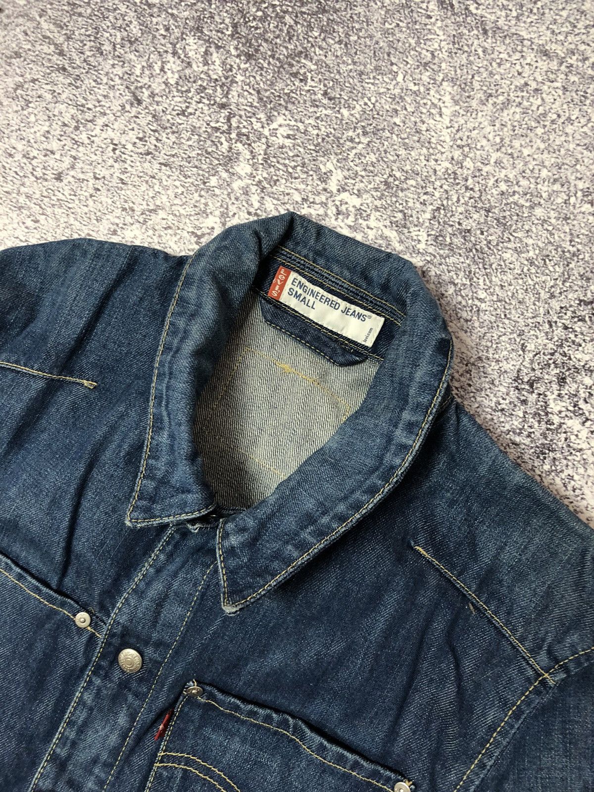 Levi's × Vintage Women’s Jean jacket Levi’s vintage size S made in USA y2k Size S / US 4 / IT 40 - 4 Thumbnail