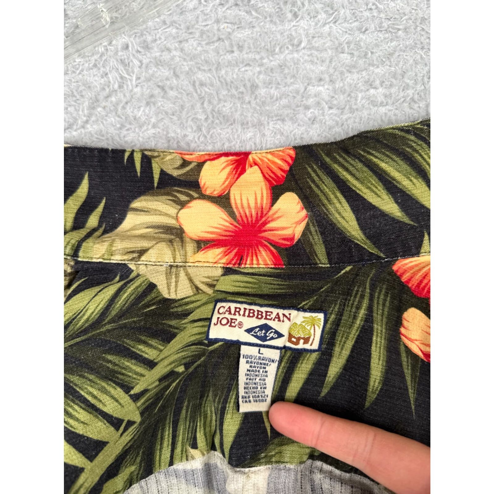 Vintage VINTAGE Caribbean Shirt Mens Large Black Palm Leaf Print Button Up Hawaiian 100% Rayon Size US L / EU 52-54 / 3 - 3 Thumbnail