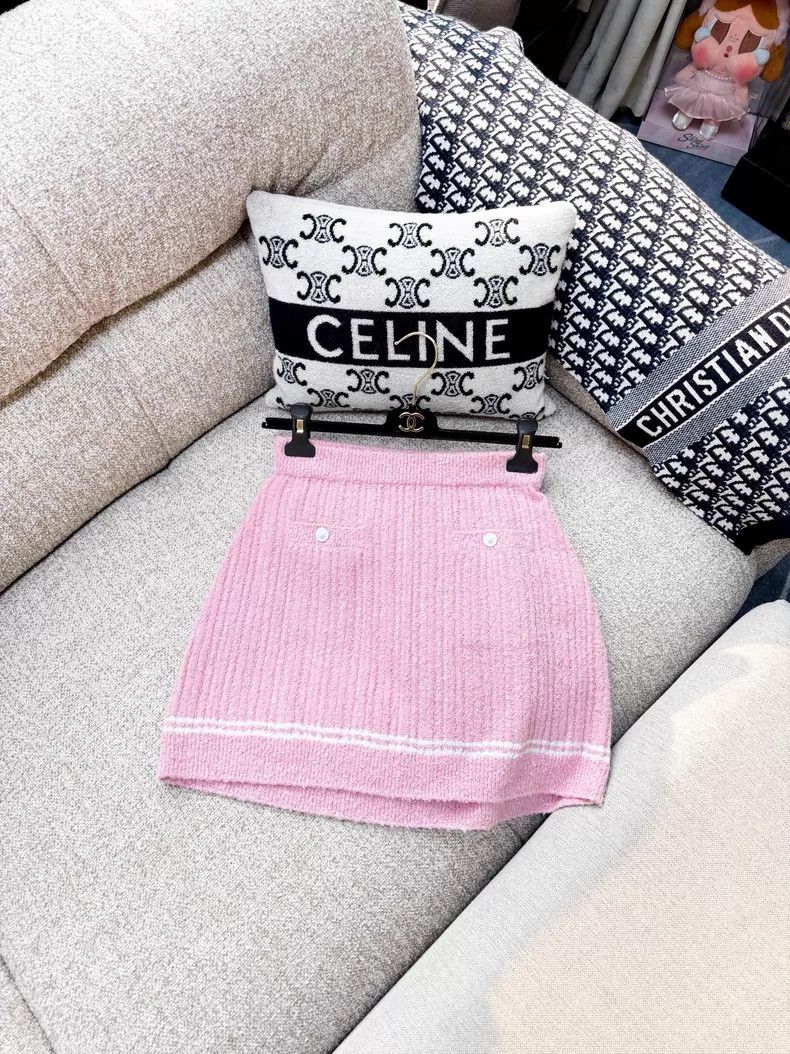 Chanel Chanel Knitted skirt with white edge and short skirt Size 26" / US 2 / IT 38 - 1 Thumbnail