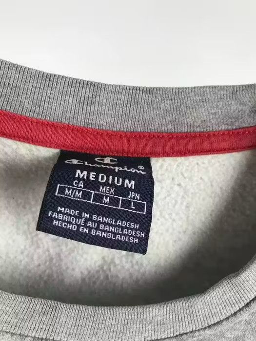 Champion Champion sweatshirt vintage embroidered logo size Medium Size US M / EU 48-50 / 2 - 4 Thumbnail