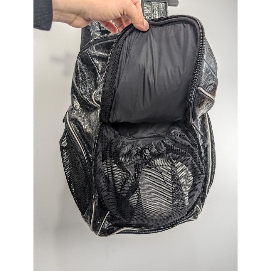 Adidas × Balenciaga o1rshd1 Q:2 /Size:L /Aged Arena Lamb Tonal Backpack in Black Size ONE SIZE - 9 Thumbnail