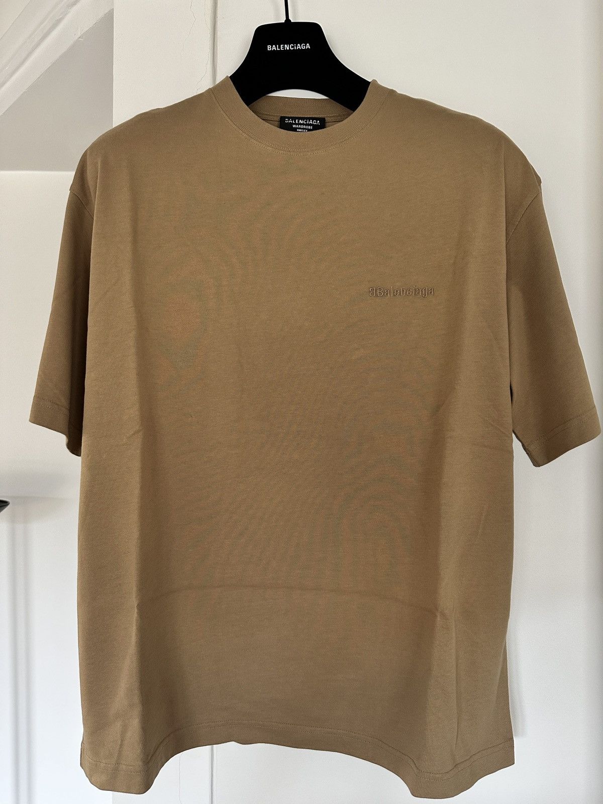 Tシャツ・カットソー BALENCIAGA Men T-shirt Beige 764235TSVO9 9661 Balenciaga Beige Back Medium Fit T-Shirt | Fashion Clinic