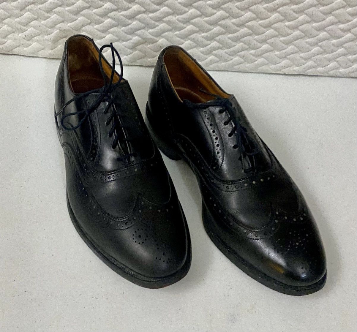 Allen Edmonds Allen Edmonds Chester 1903 Black Leather Wingtip Oxfords 9 E Size US 9 / EU 42 - 12 Thumbnail