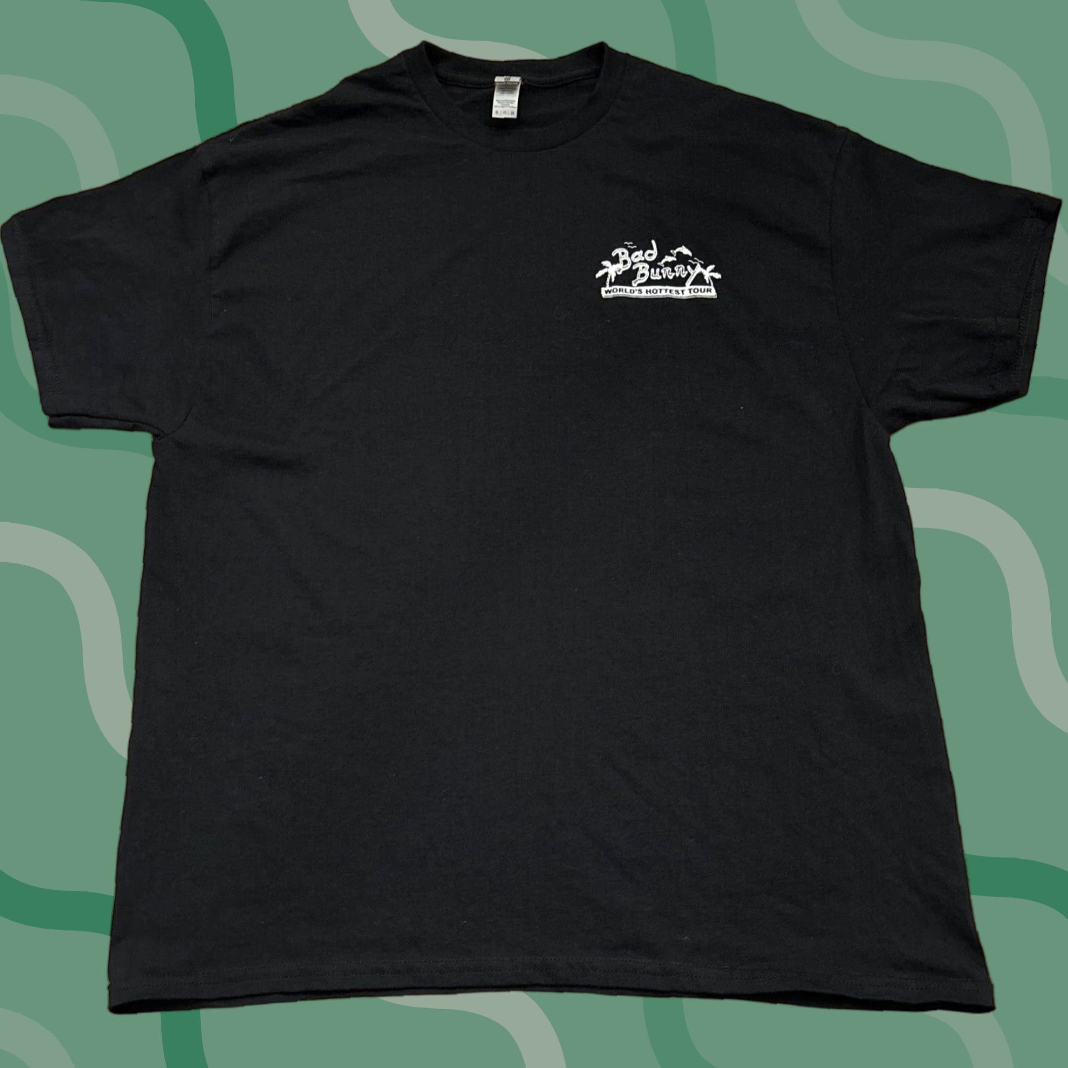 Gildan VINTAGE Bad Bunny Worlds Hottest Tour T-Shirt Men XL Black 2022 Size US XL / EU 56 / 4 - 1 Thumbnail