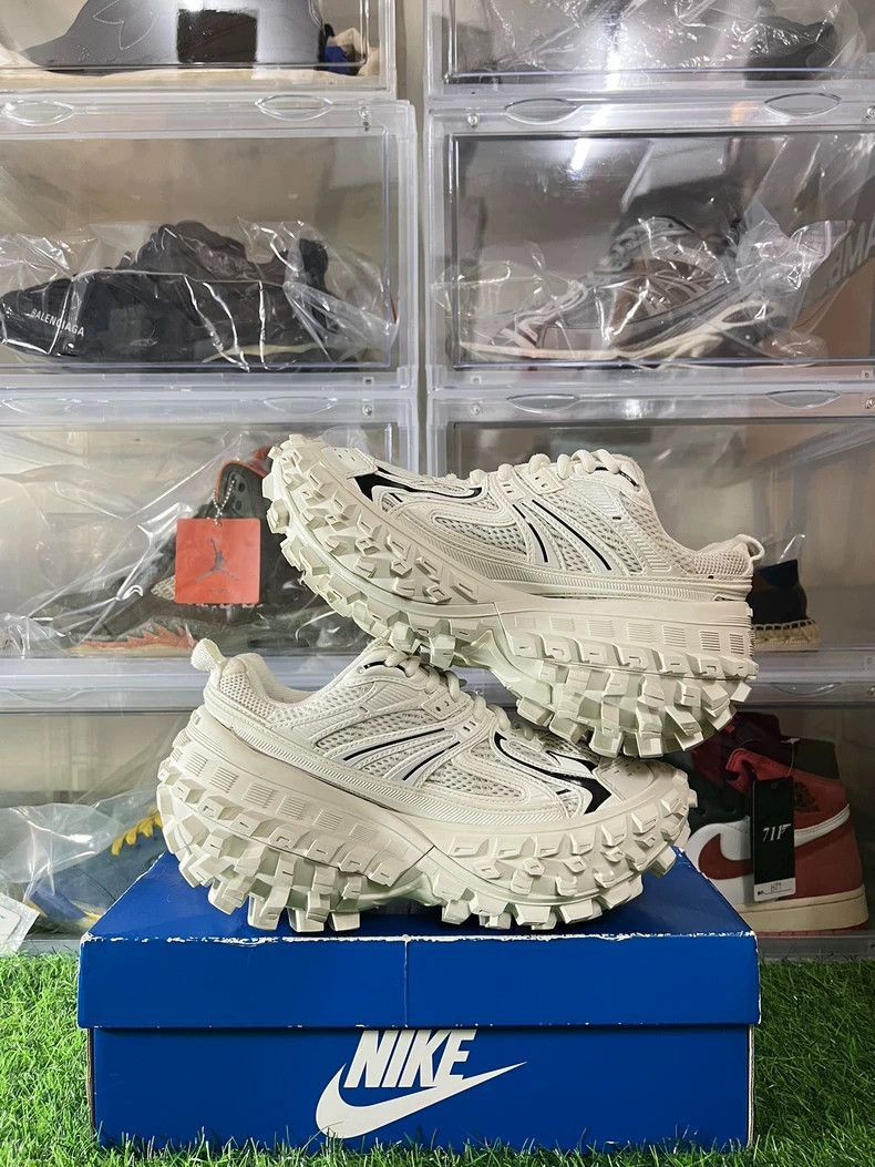 Balenciaga Balenciaga Defender Tire Sneakers in White-2505 Size US 7.5 / IT 37.5 - 4 Thumbnail