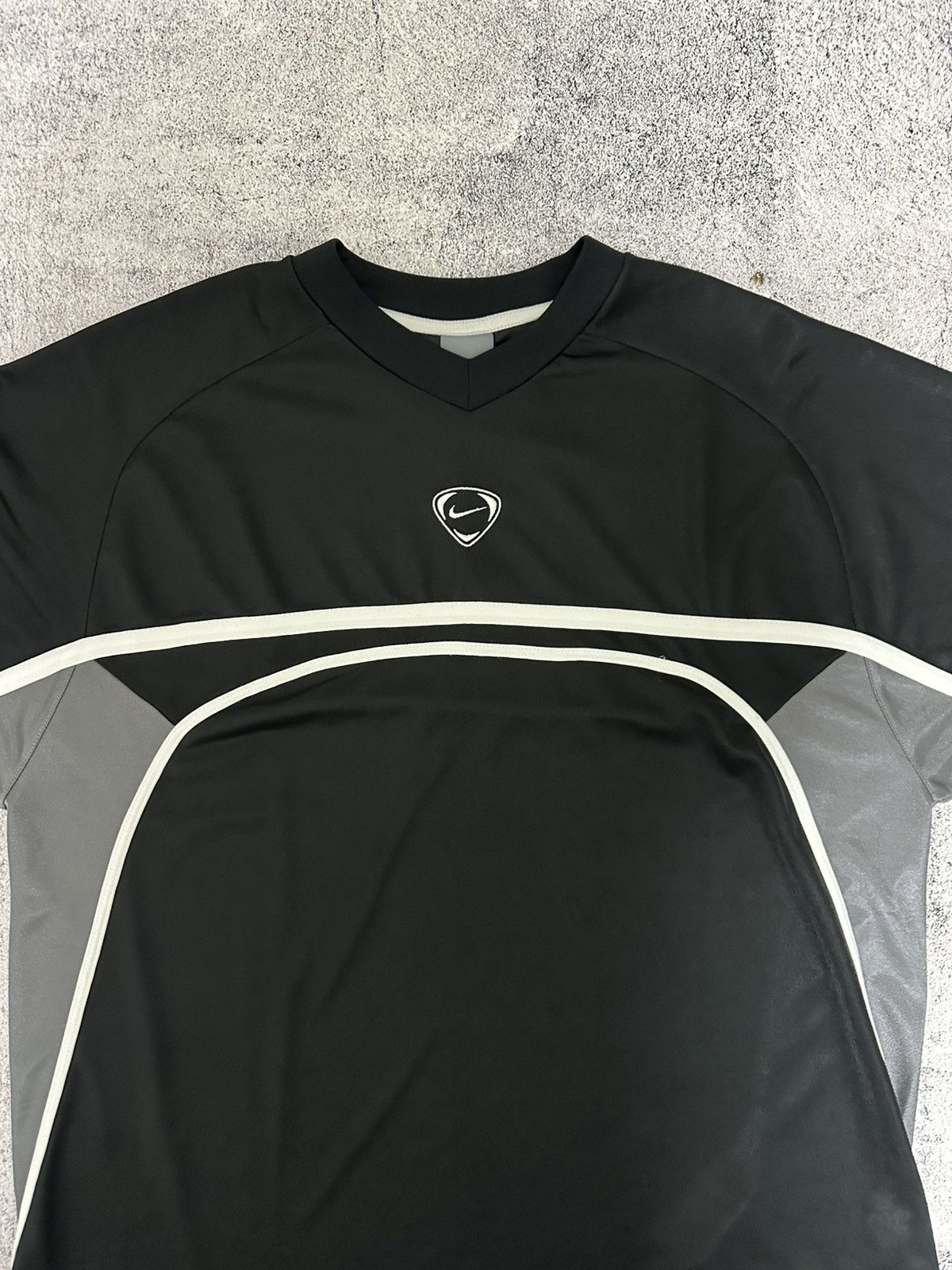 Nike Vintage Nike T-shirt Centre Logo Embroidered Gorpcore Fit Size US L / EU 52-54 / 3 - 6 Thumbnail