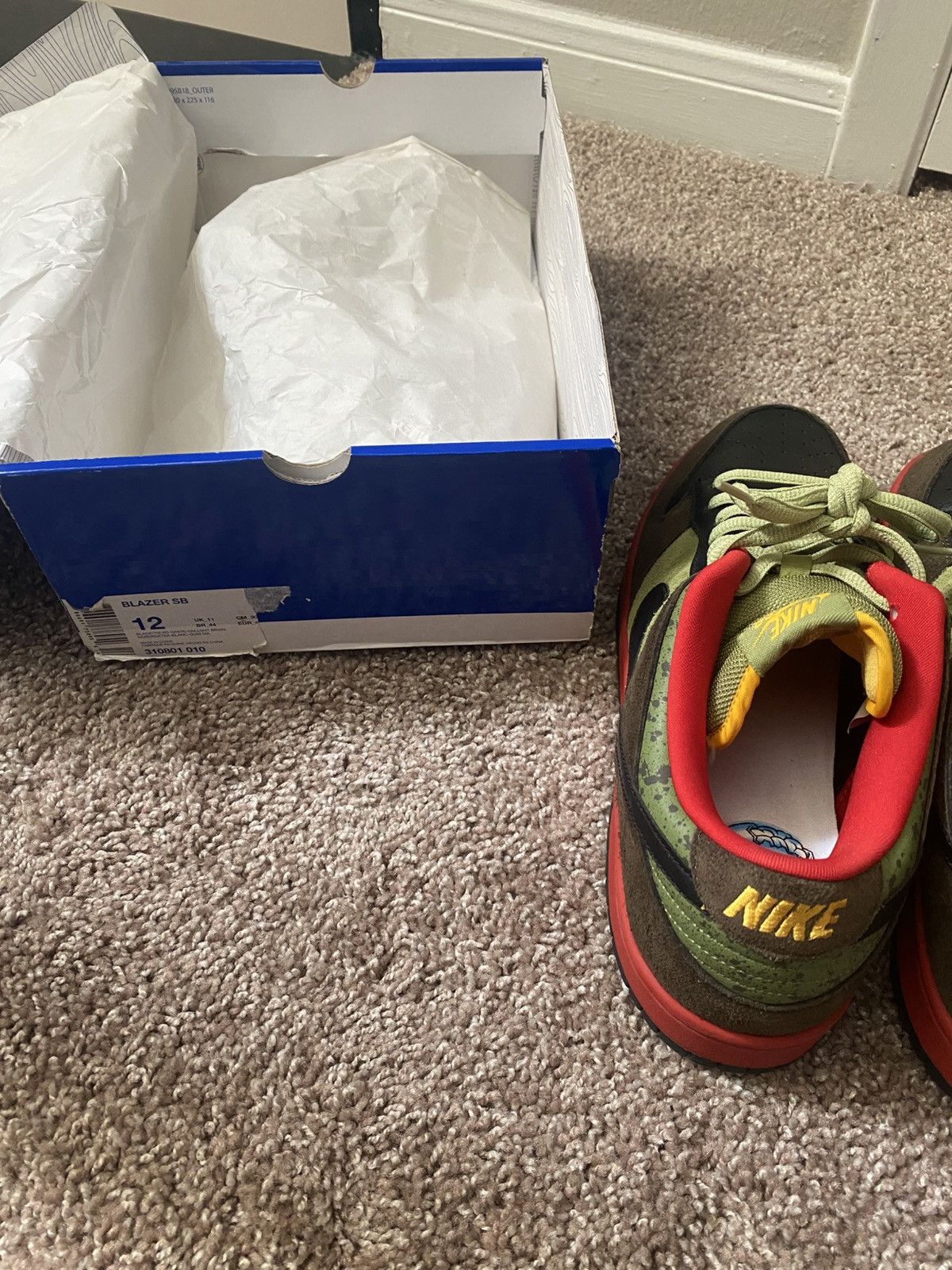 Nike Nike sb dunk low asparagus Size US 13 / EU 46 - 16 Thumbnail