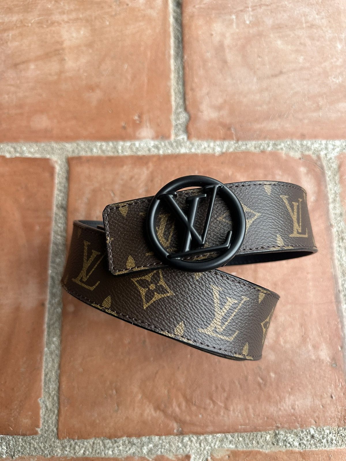 LV Circle Buckle 25MM Reversible Leather And Monogram Belt Size 90