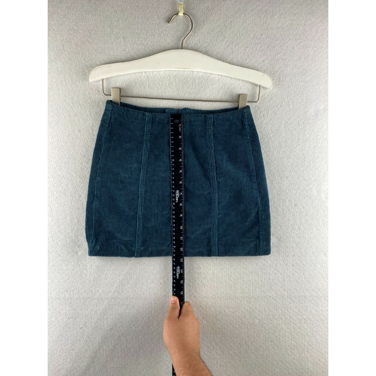 Pacsun PacSun Skirt Womens 24 Green Mini Corduroy Back Zip Stretch Casual Size 42" / US 20 - 4 Thumbnail