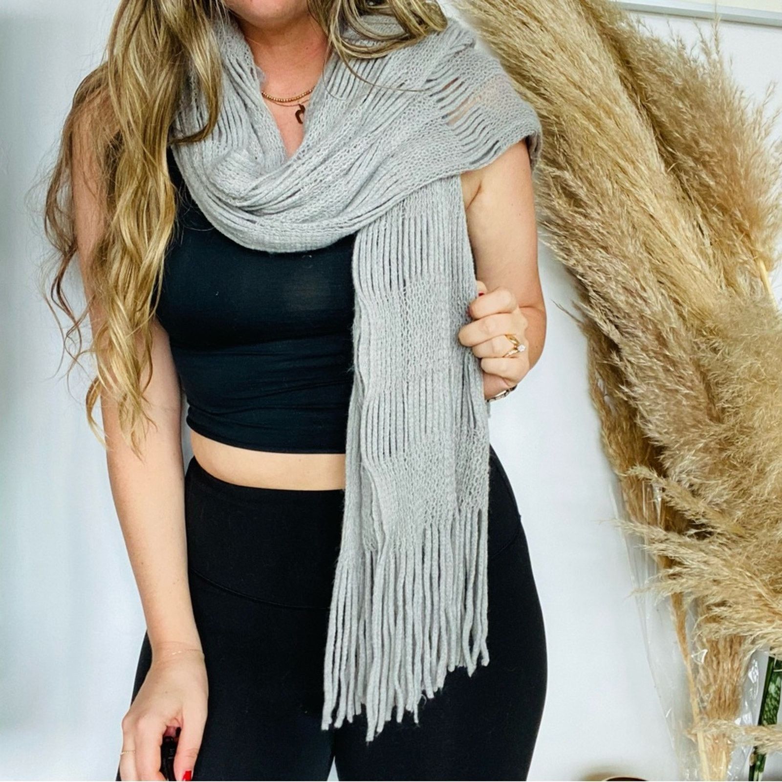 Nordstrom NEW NORDSTROM Grey Silver Chunky Open Knit Tassel Scarf Wrap Size ONE SIZE - 1 Thumbnail