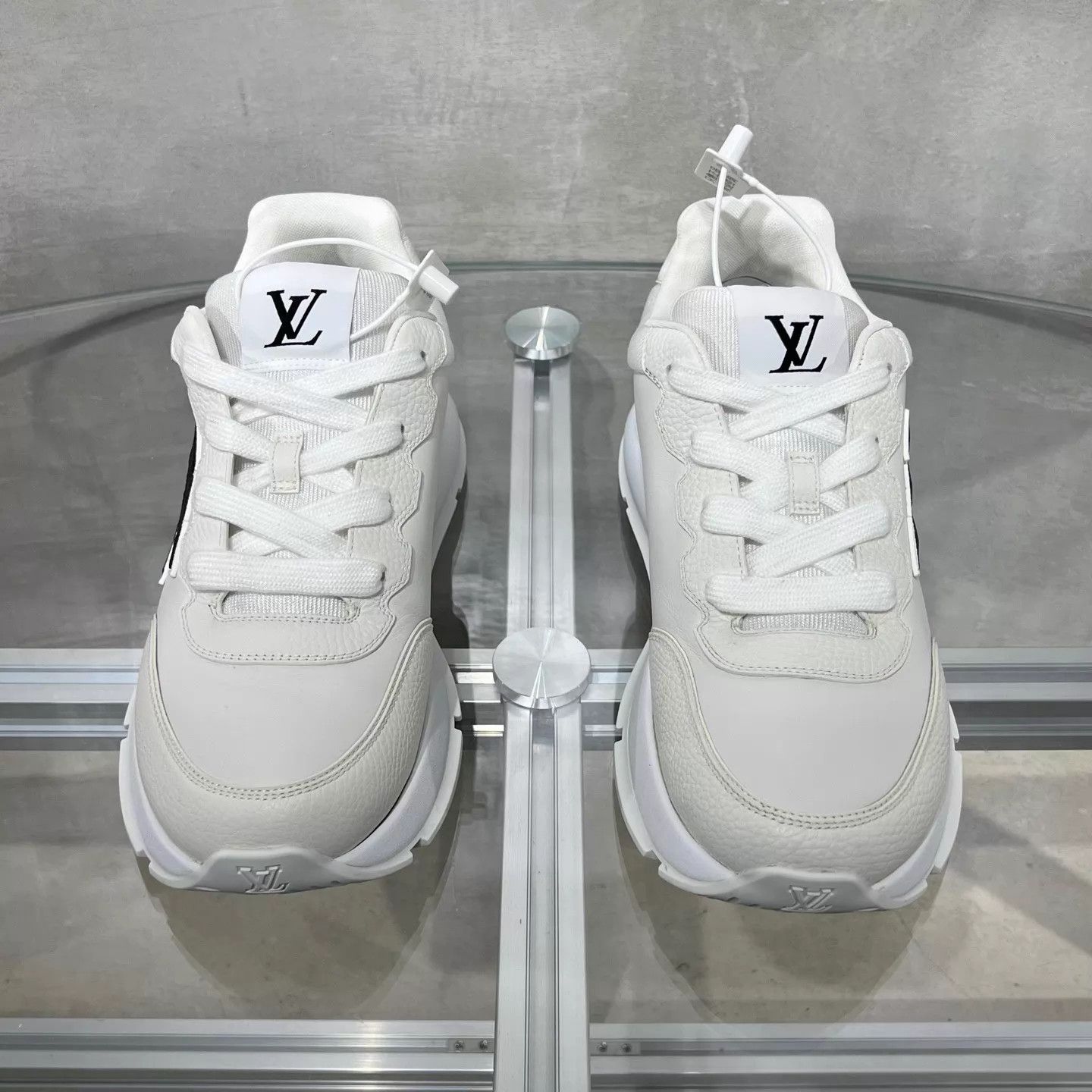 Louis Vuitton LV 25 New Classic White Sneaker UK7 41 Size US 8 / EU 41 - 1 Thumbnail