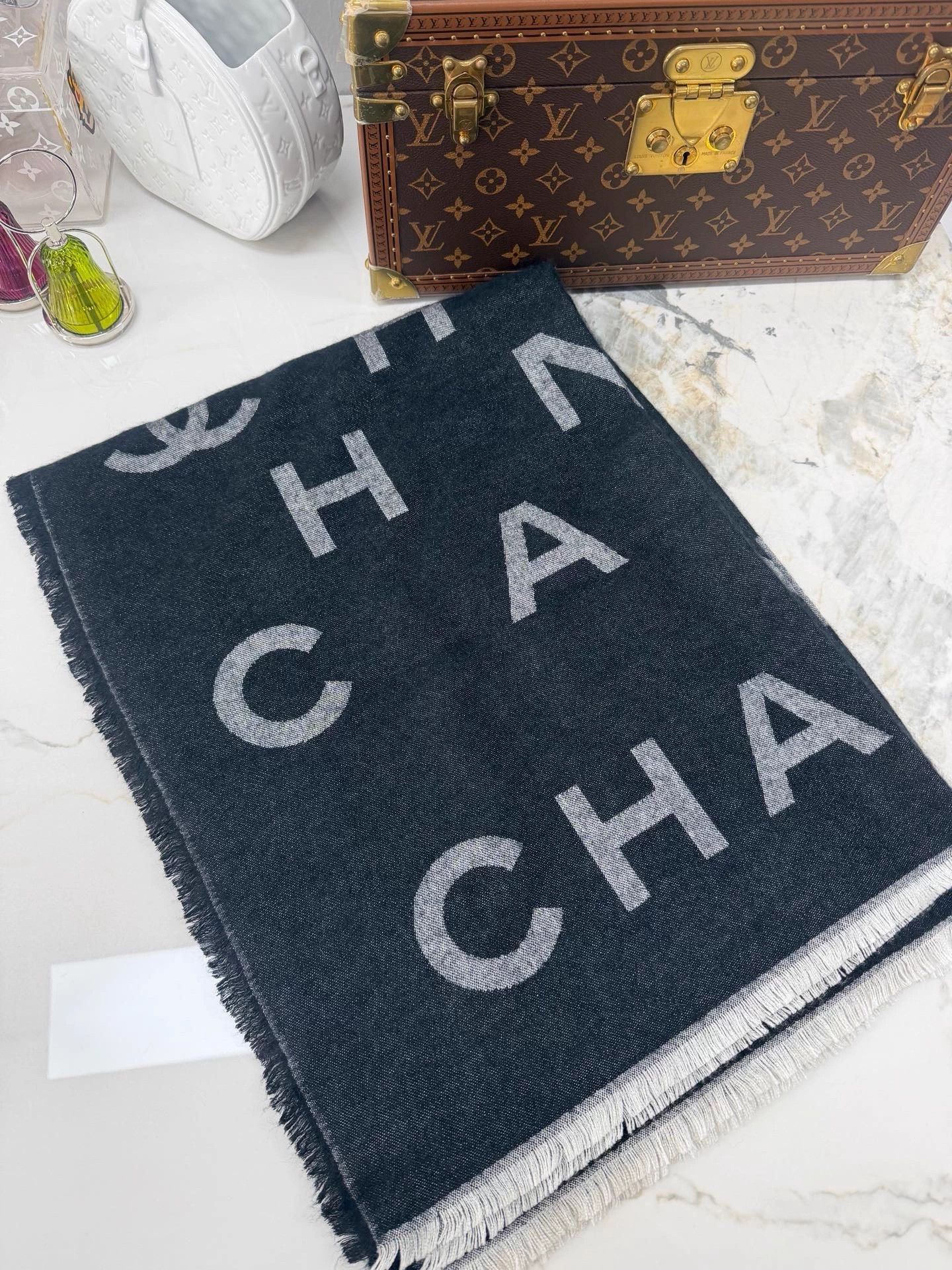 Chanel Chanel 25S B-G Reversible Logo Silk-Cashmere Scarf Size ONE SIZE - 1 Thumbnail